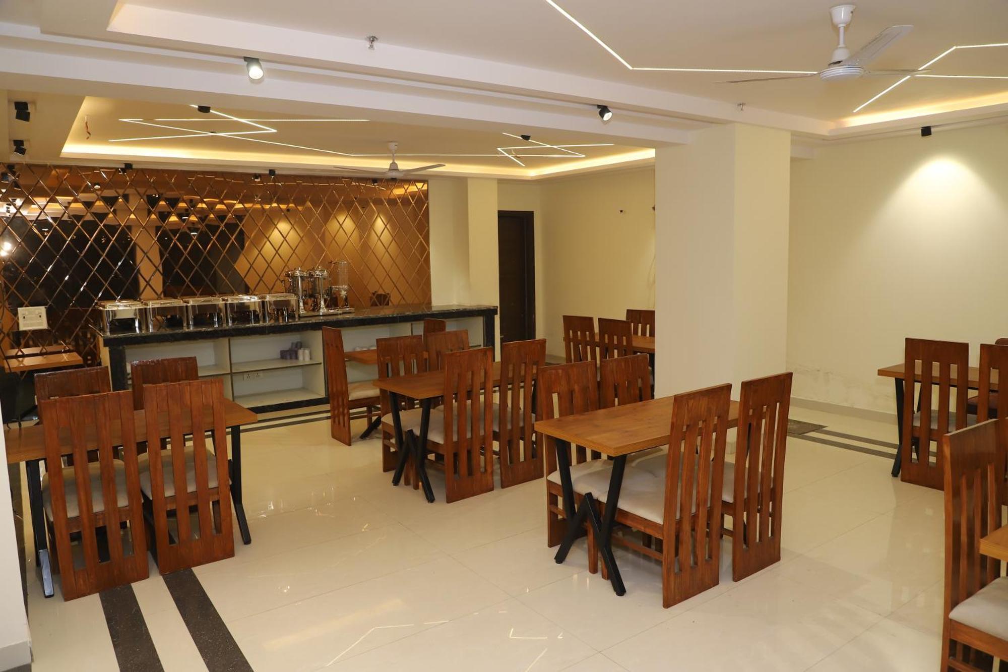 Ecg Grand Inn-near Delhi Airport * New Delhi