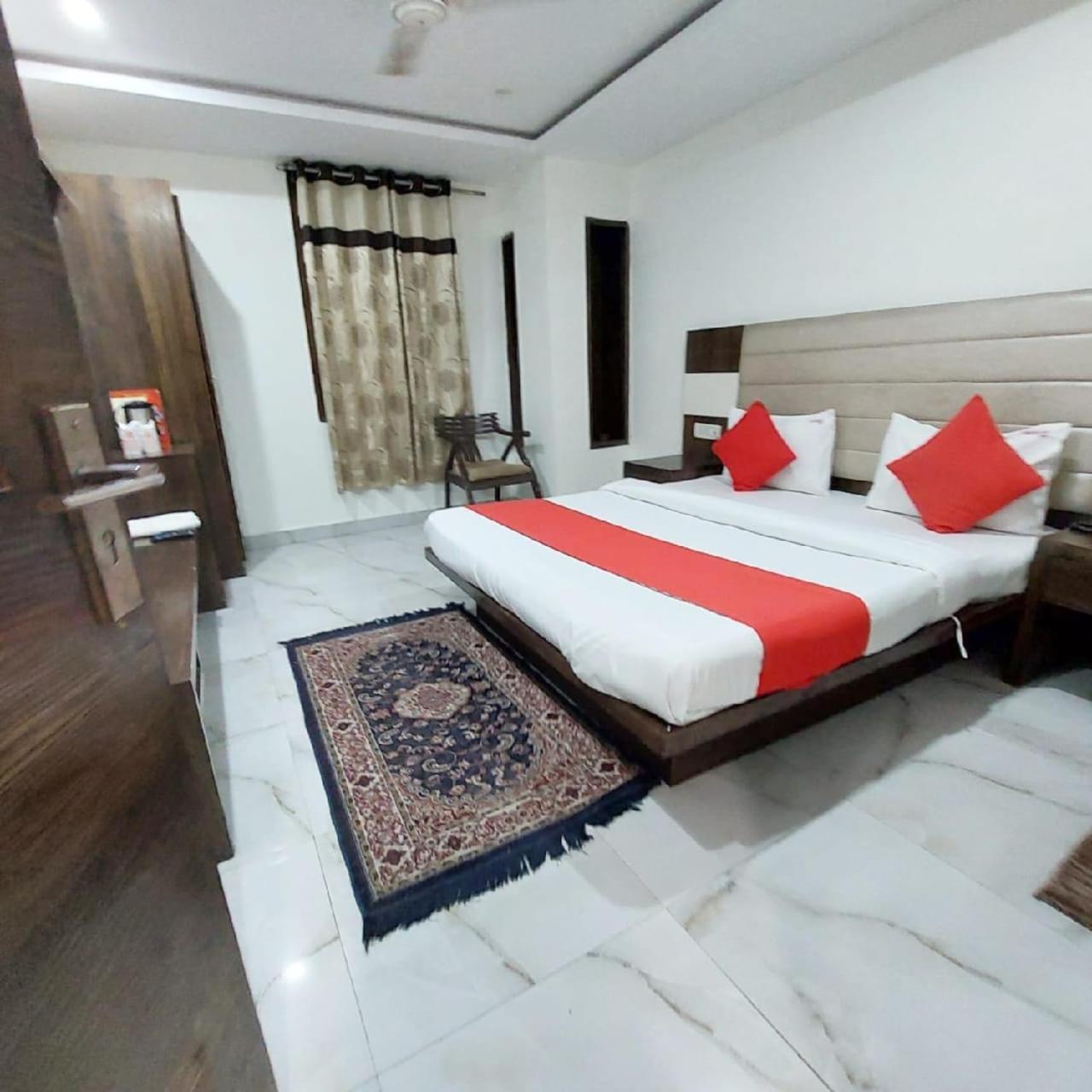 Saffron Paharganj Bed & Breakfast *