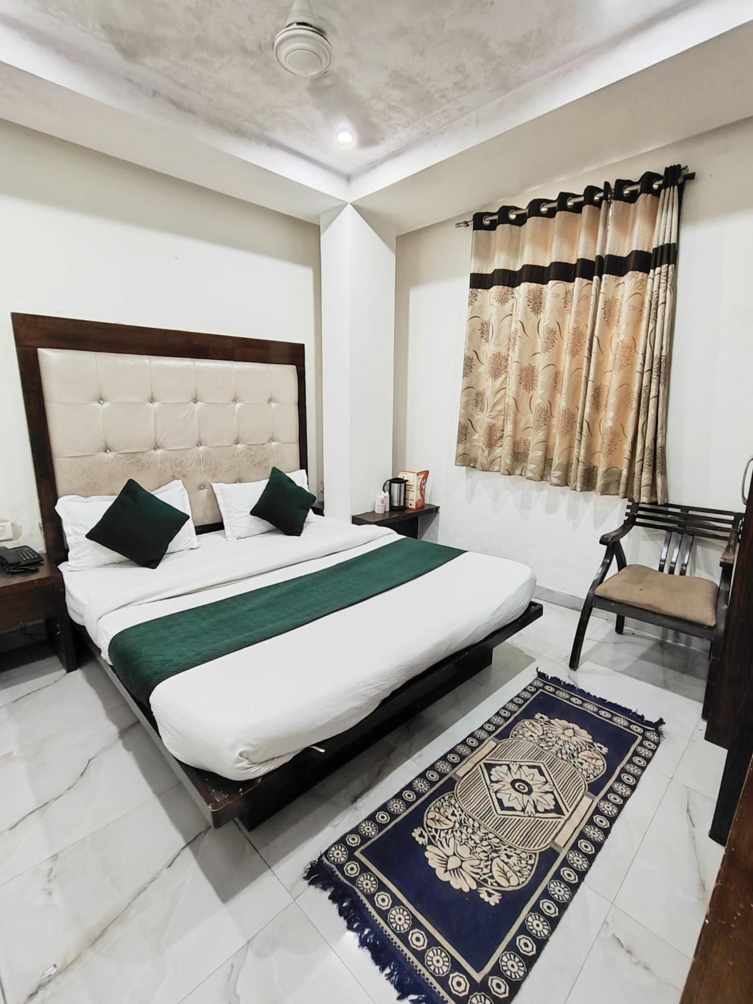 Saffron Paharganj Bed & Breakfast *