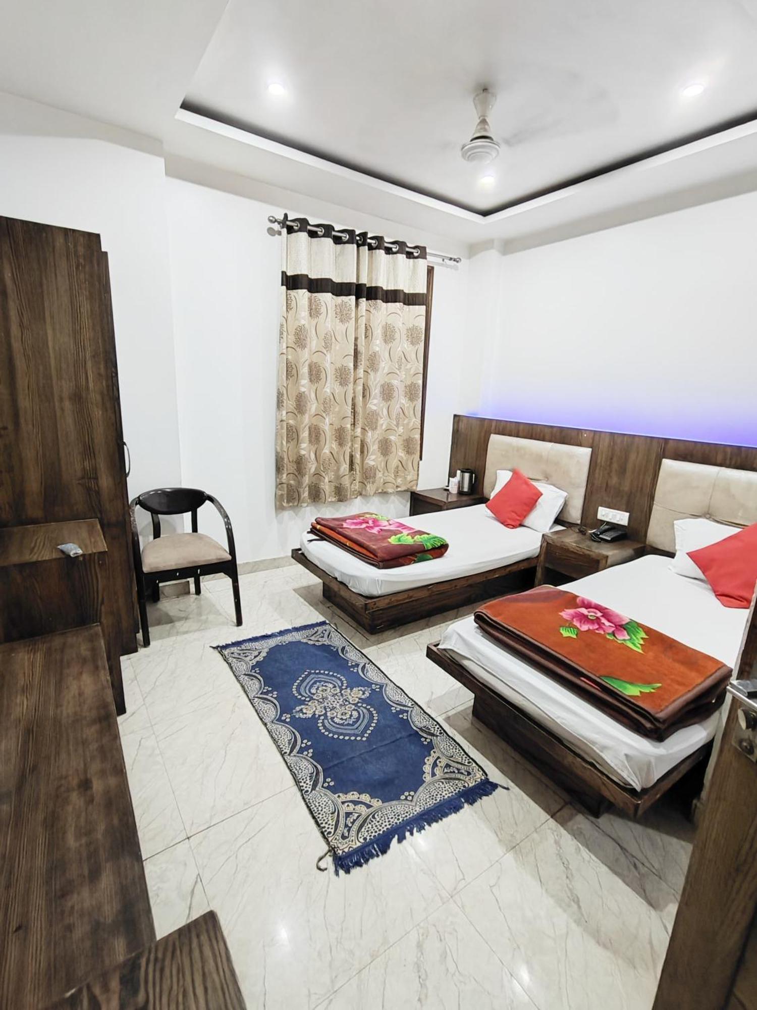 Saffron Paharganj Bed & Breakfast New Delhi