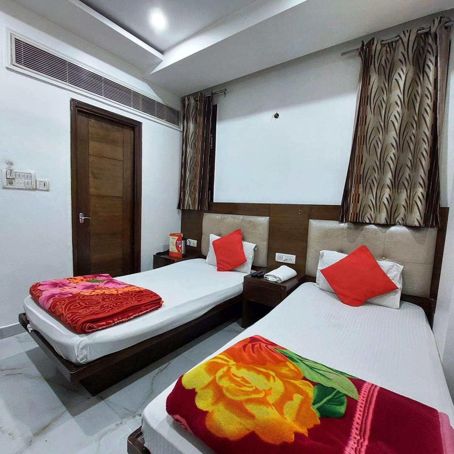 Saffron Paharganj * New Delhi