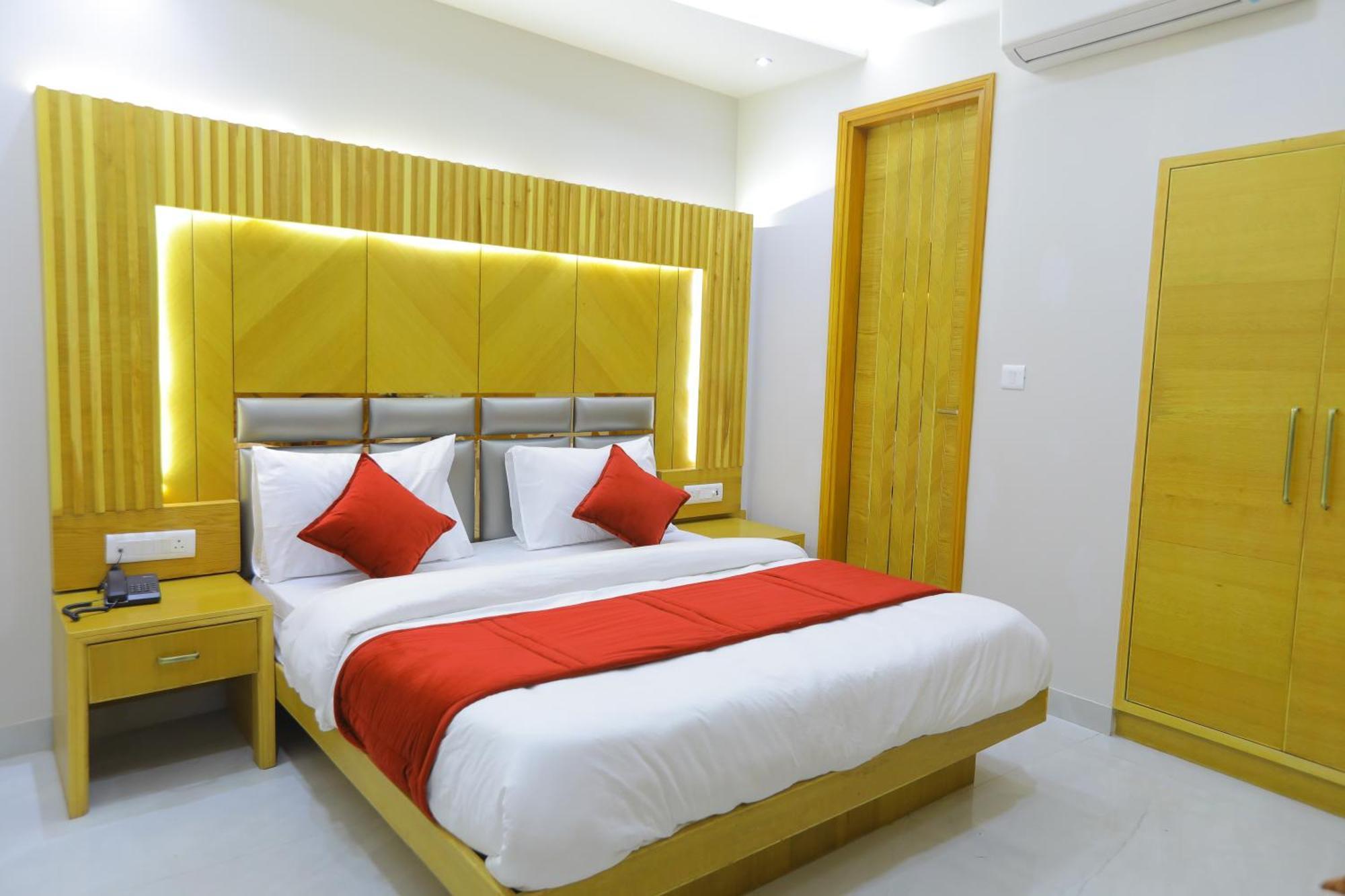 Hotel Glitz - Walk In From Railway Station