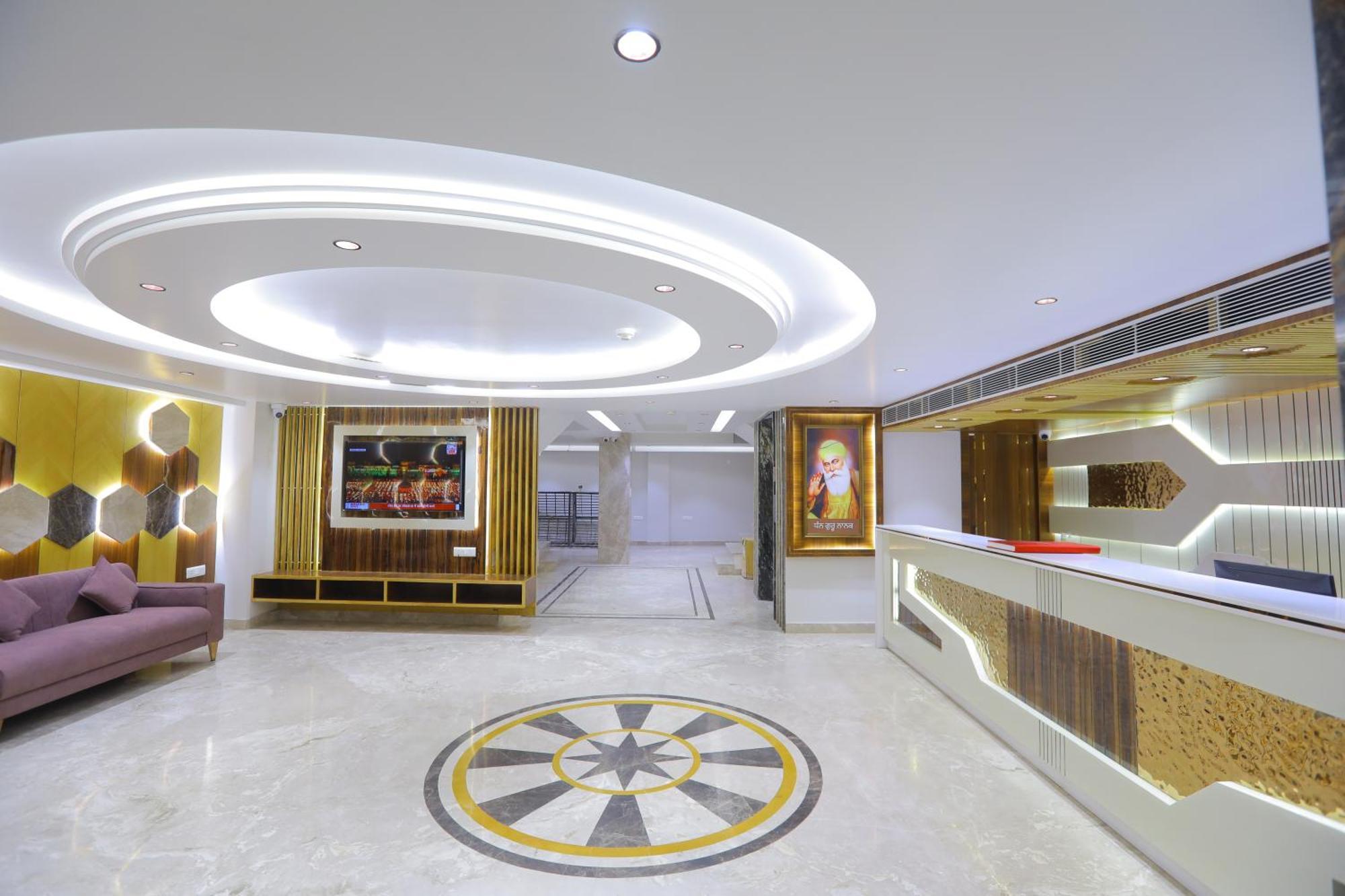 Glitz - Walk In From Railway Station 3* Nova Deli