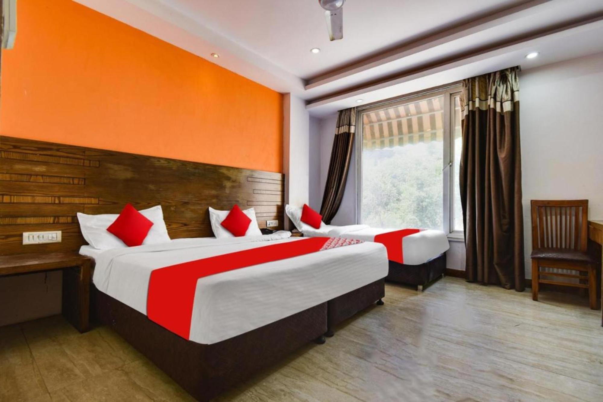 Ambience -5 Mints Walk From Railway Station Hotel