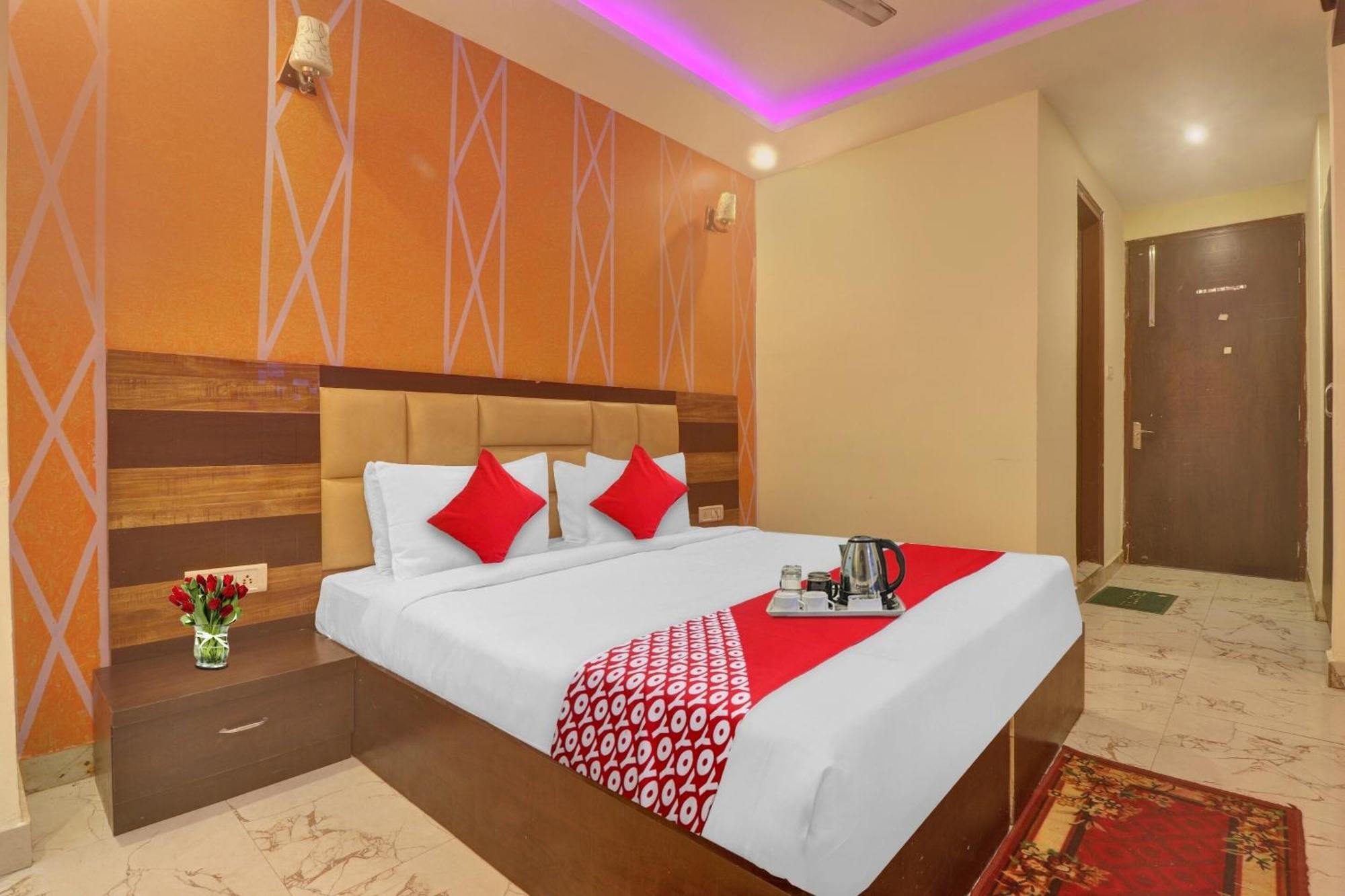 O Near Ambience Mall 3* New Delhi
