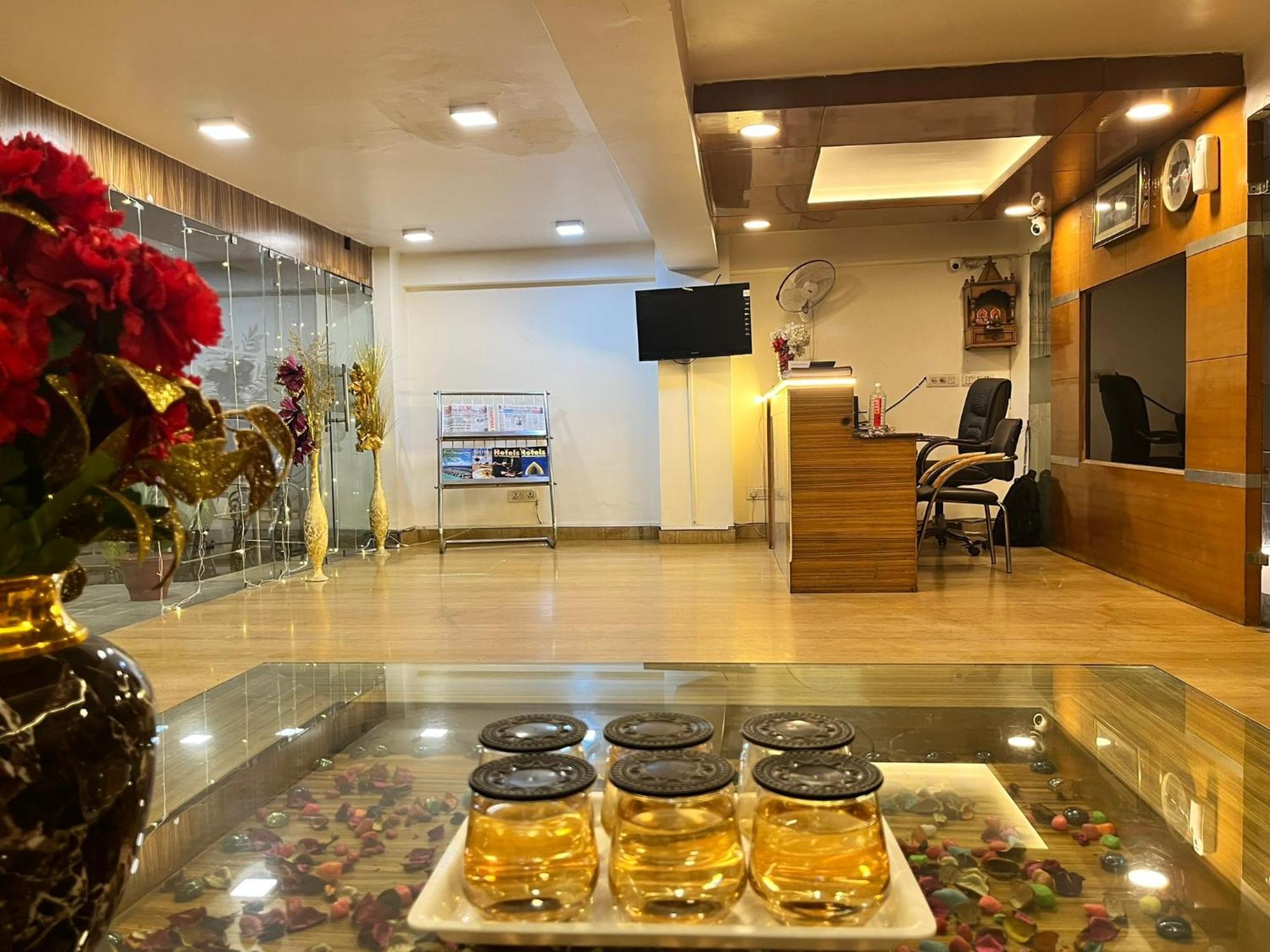 Trio Intercontinental - Patel Nagar 3*