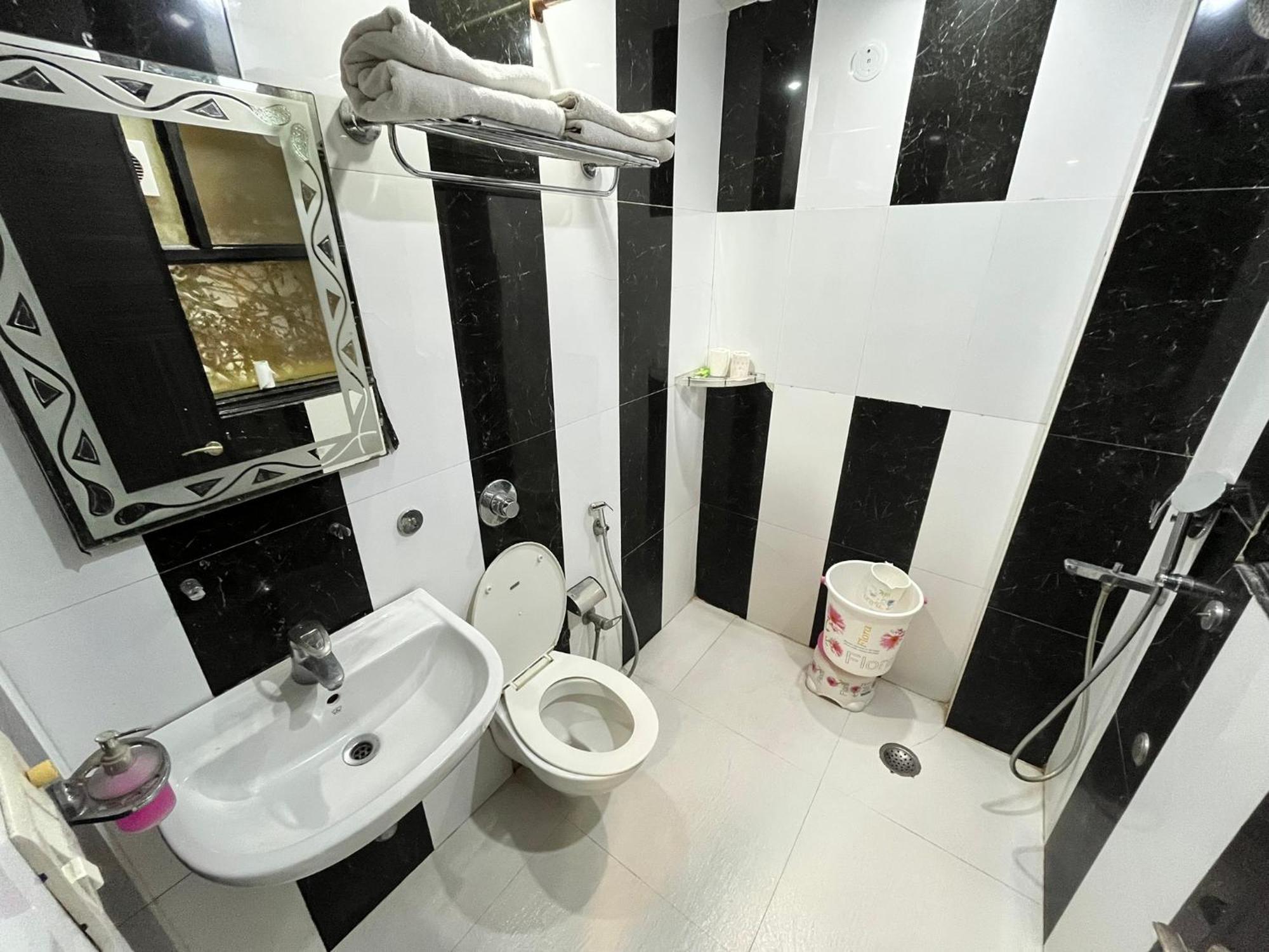 Hotel Trio Intercontinental - Patel Nagar 3*