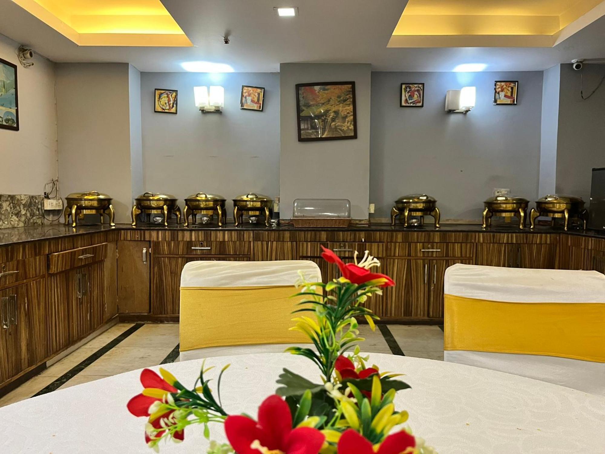Hotel Trio Intercontinental - Patel Nagar