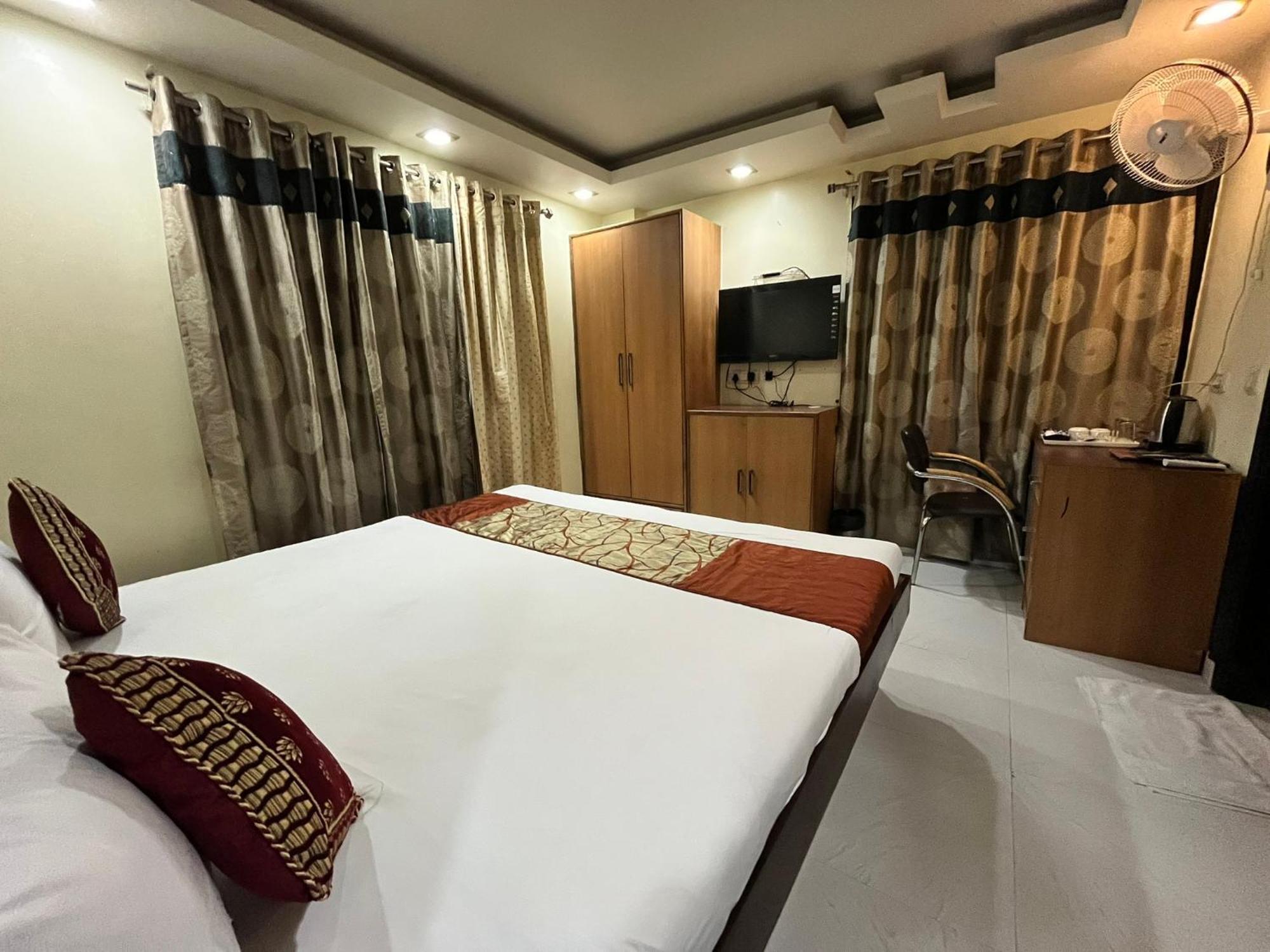 Trio Intercontinental - Patel Nagar 3*