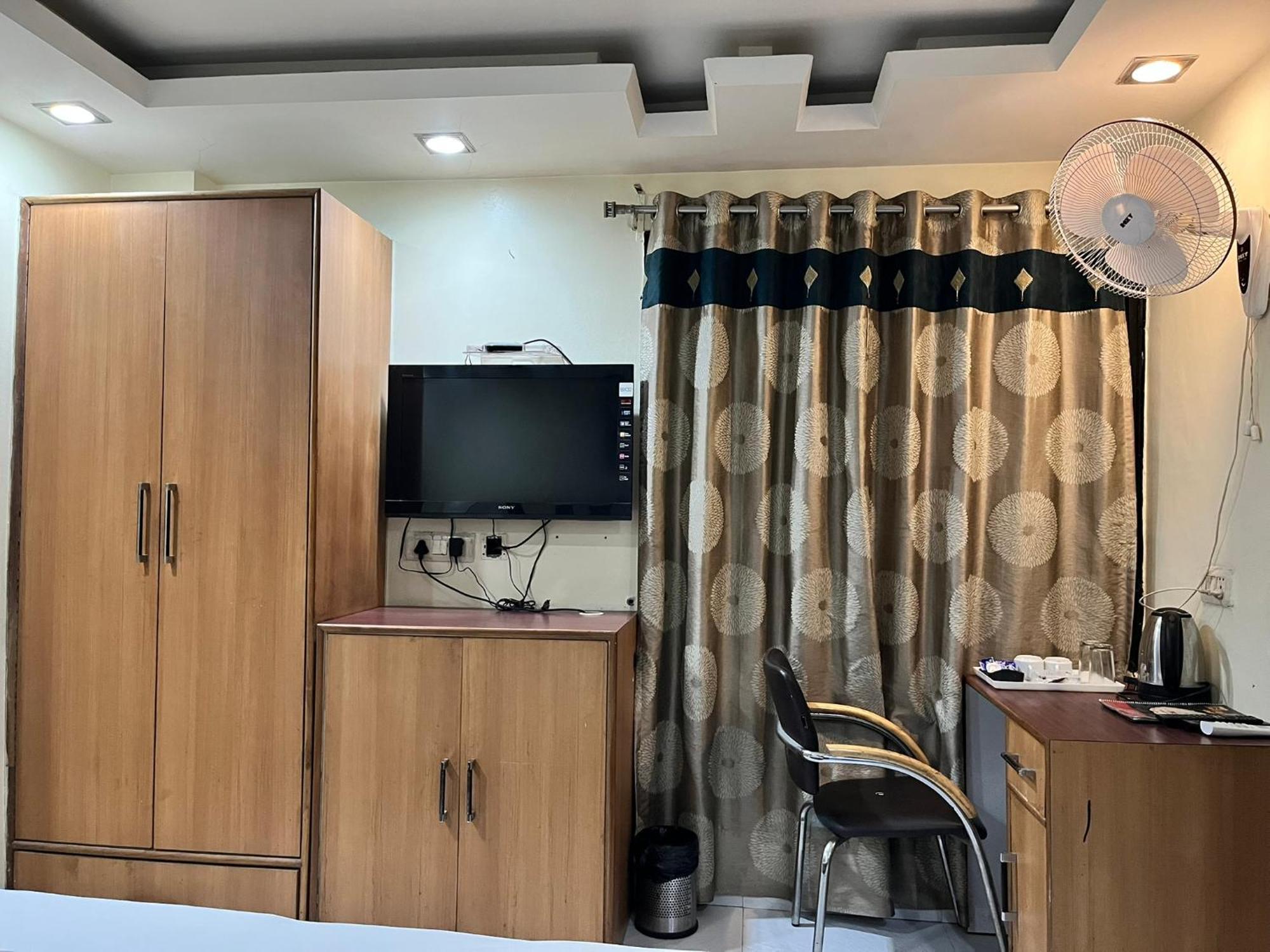 Hotel Trio Intercontinental - Patel Nagar