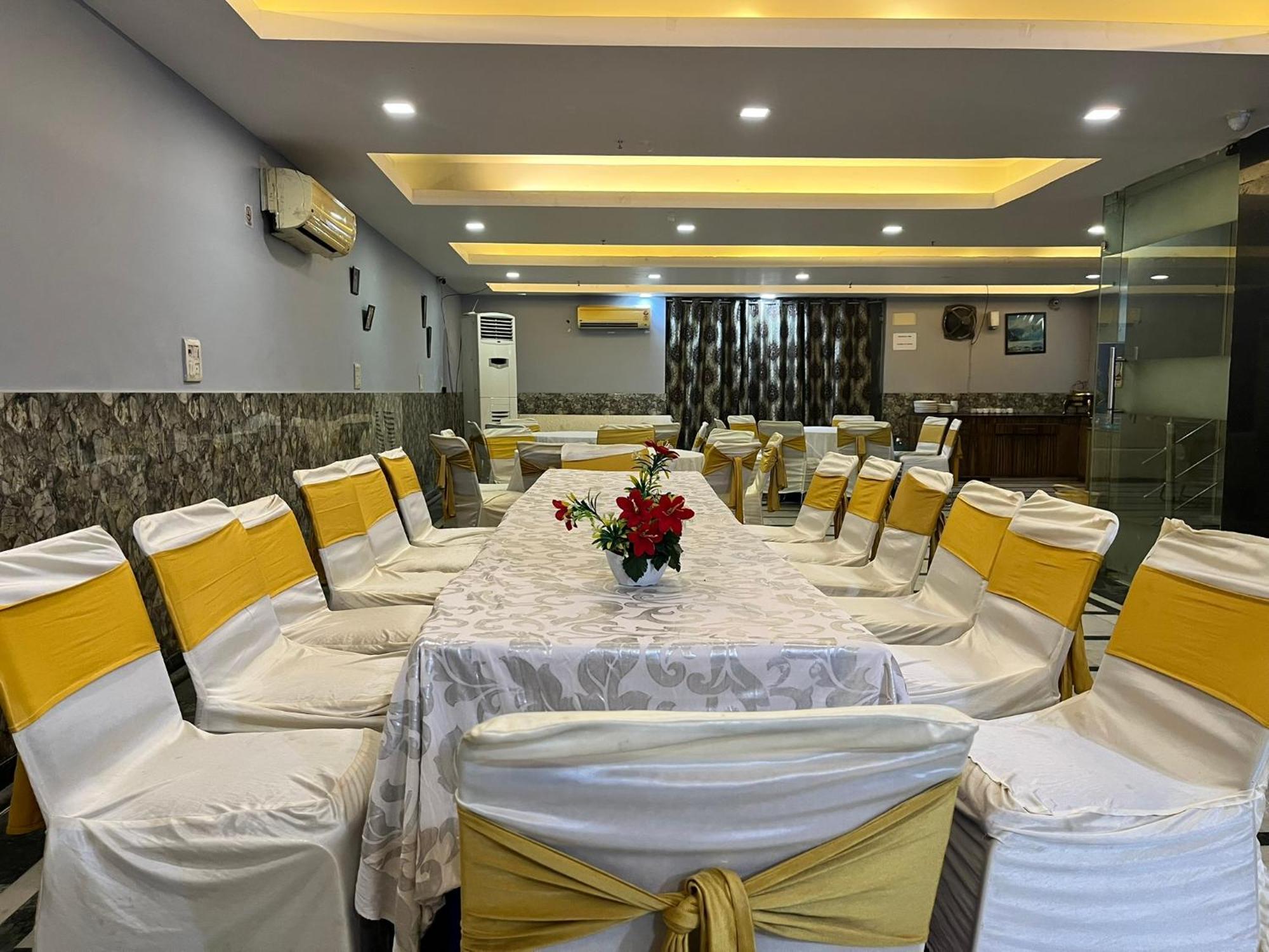 Trio Intercontinental - Patel Nagar Hotel 3*