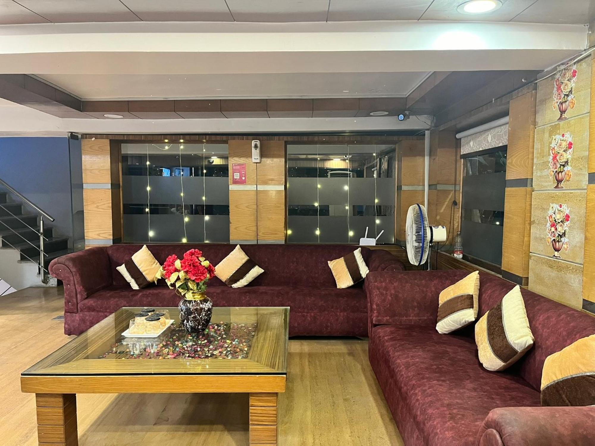 Trio Intercontinental - Patel Nagar 3*