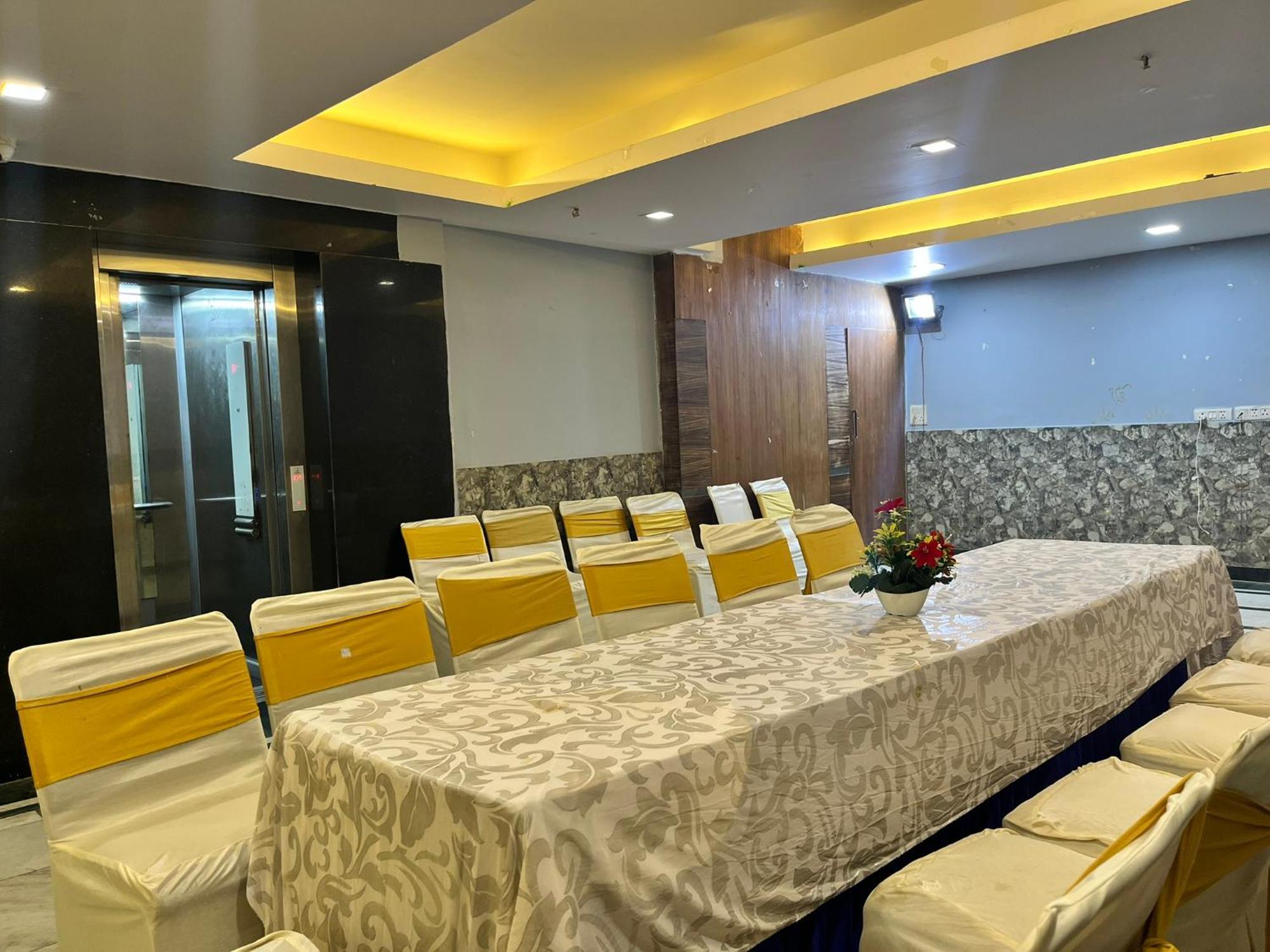 Trio Intercontinental - Patel Nagar 3*