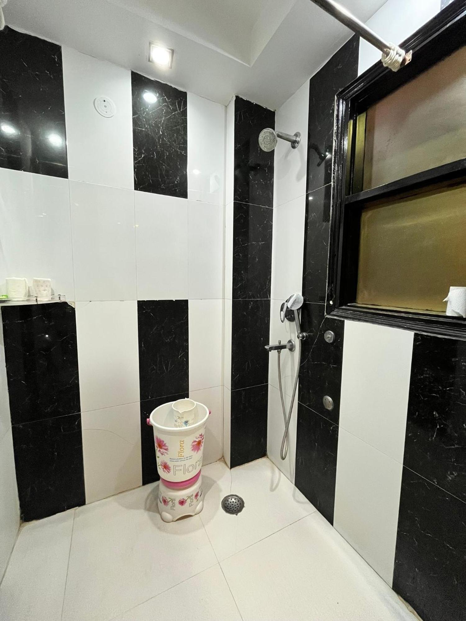 Trio Intercontinental - Patel Nagar