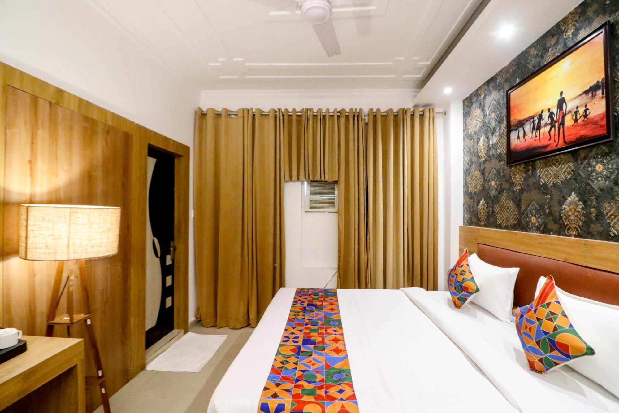 Vvs Near Delhi Airport Hotel 3*