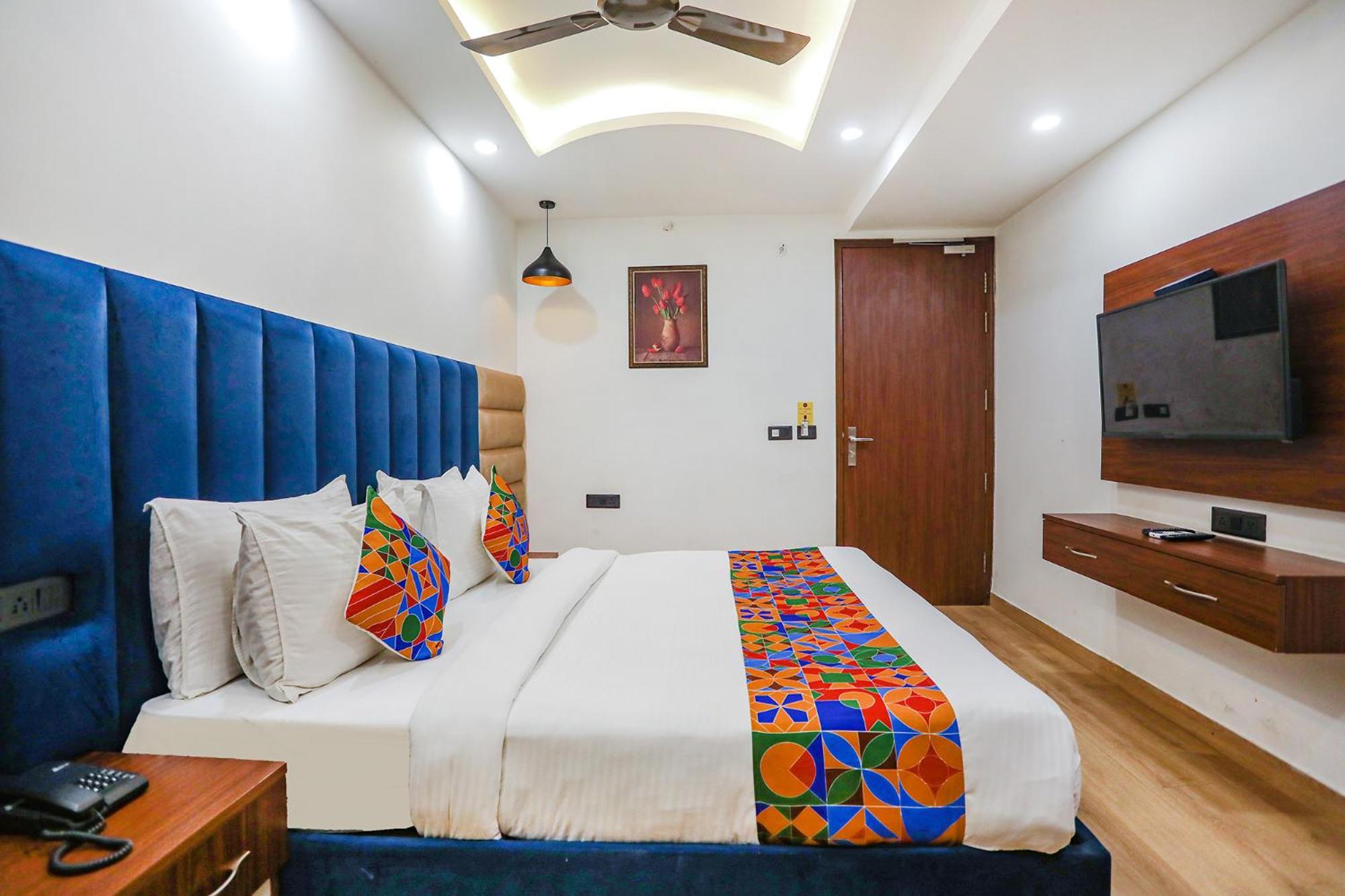 Hotel Fabhotel Rs Golden - Nr Nehru Place Market