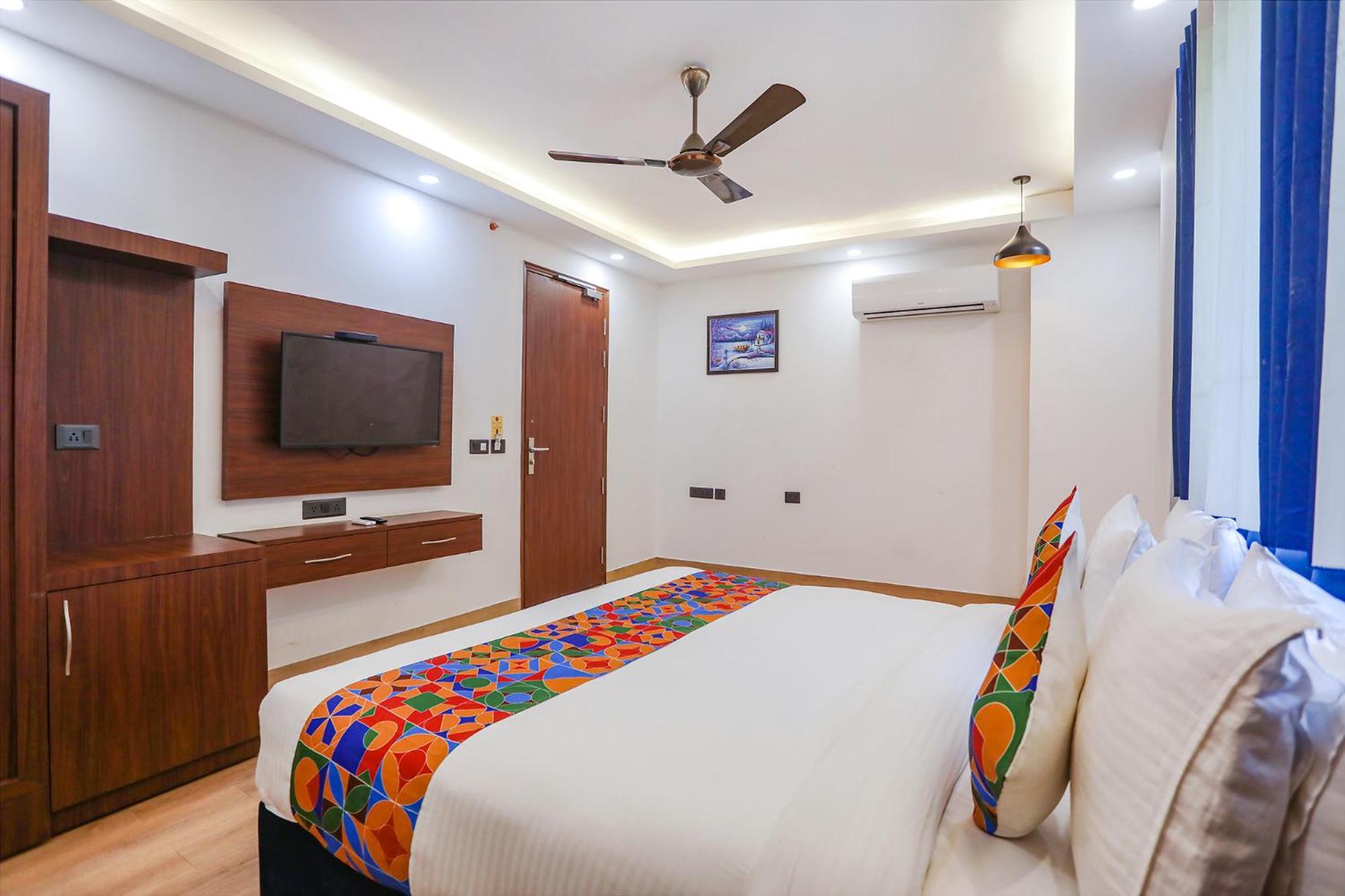 Fabhotel Rs Golden - Nr Nehru Place Market Hotel