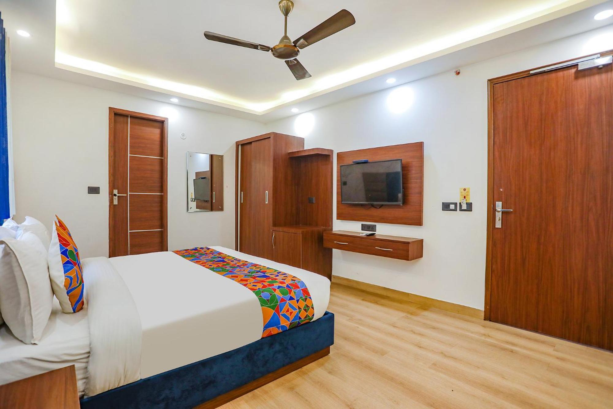 Fabhotel Rs Golden - Nr Nehru Place Market