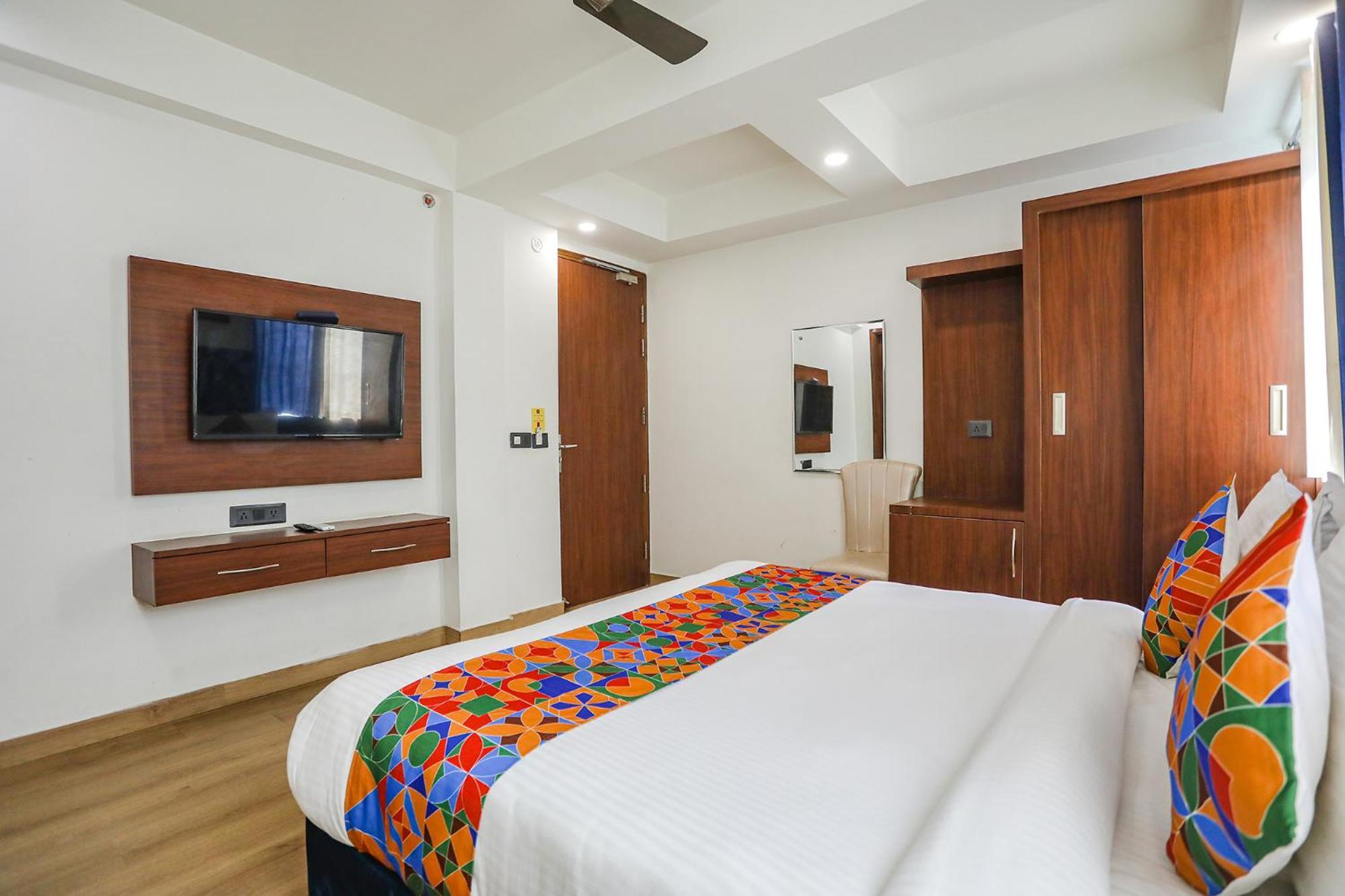 Fabhotel Rs Golden - Nr Nehru Place Market Nova Deli