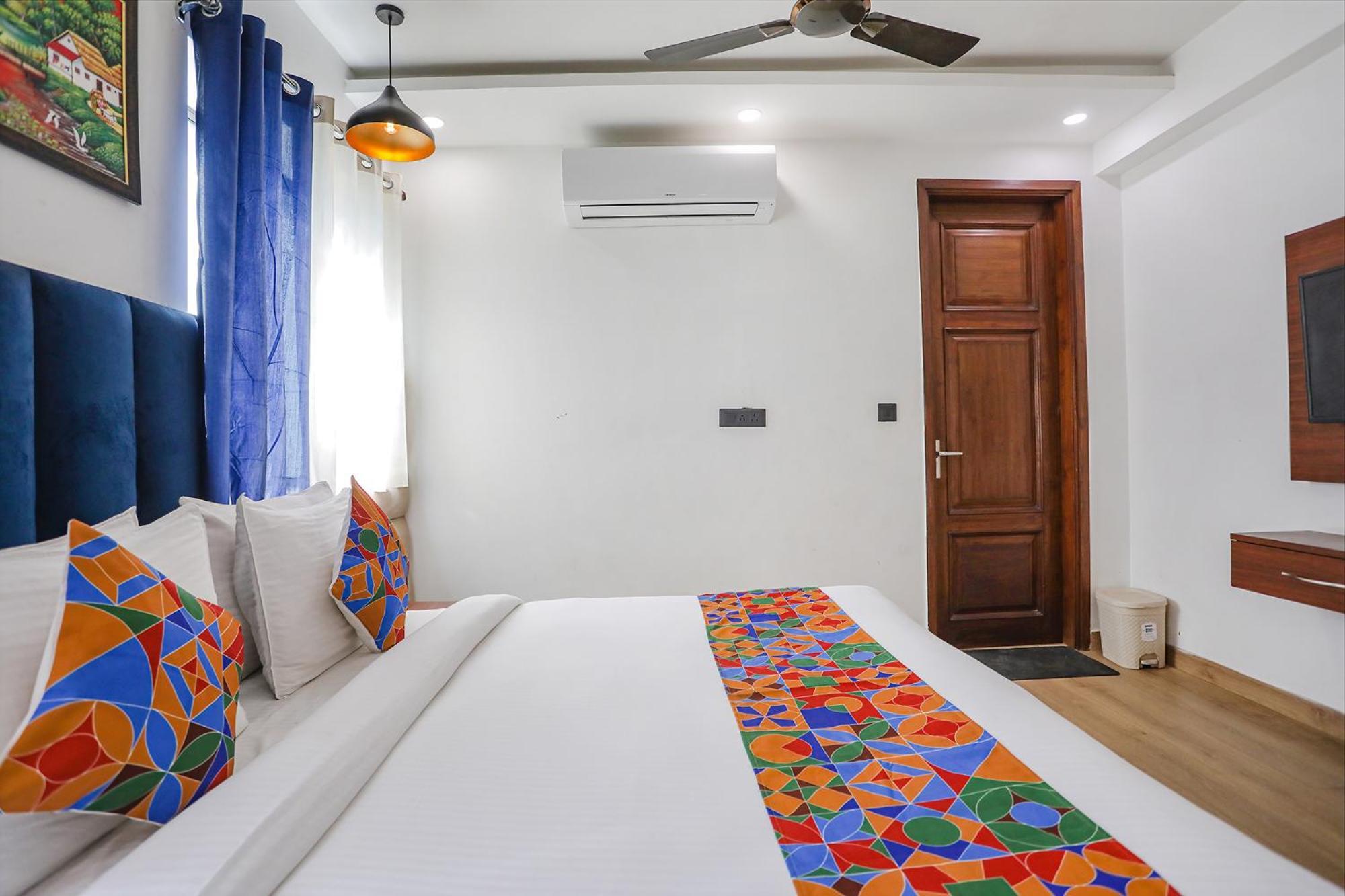 Fabhotel Rs Golden - Nr Nehru Place Market