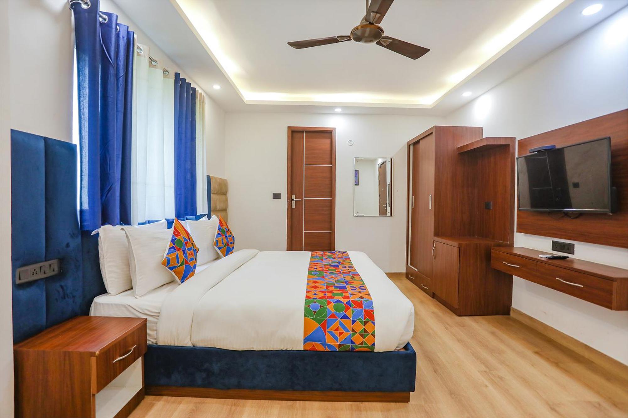 Hotel Fabhotel Rs Golden - Nr Nehru Place Market
