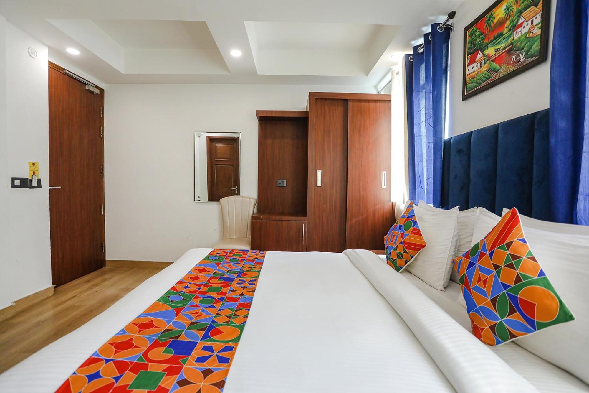 Fabhotel Rs Golden - Nr Nehru Place Market 3*