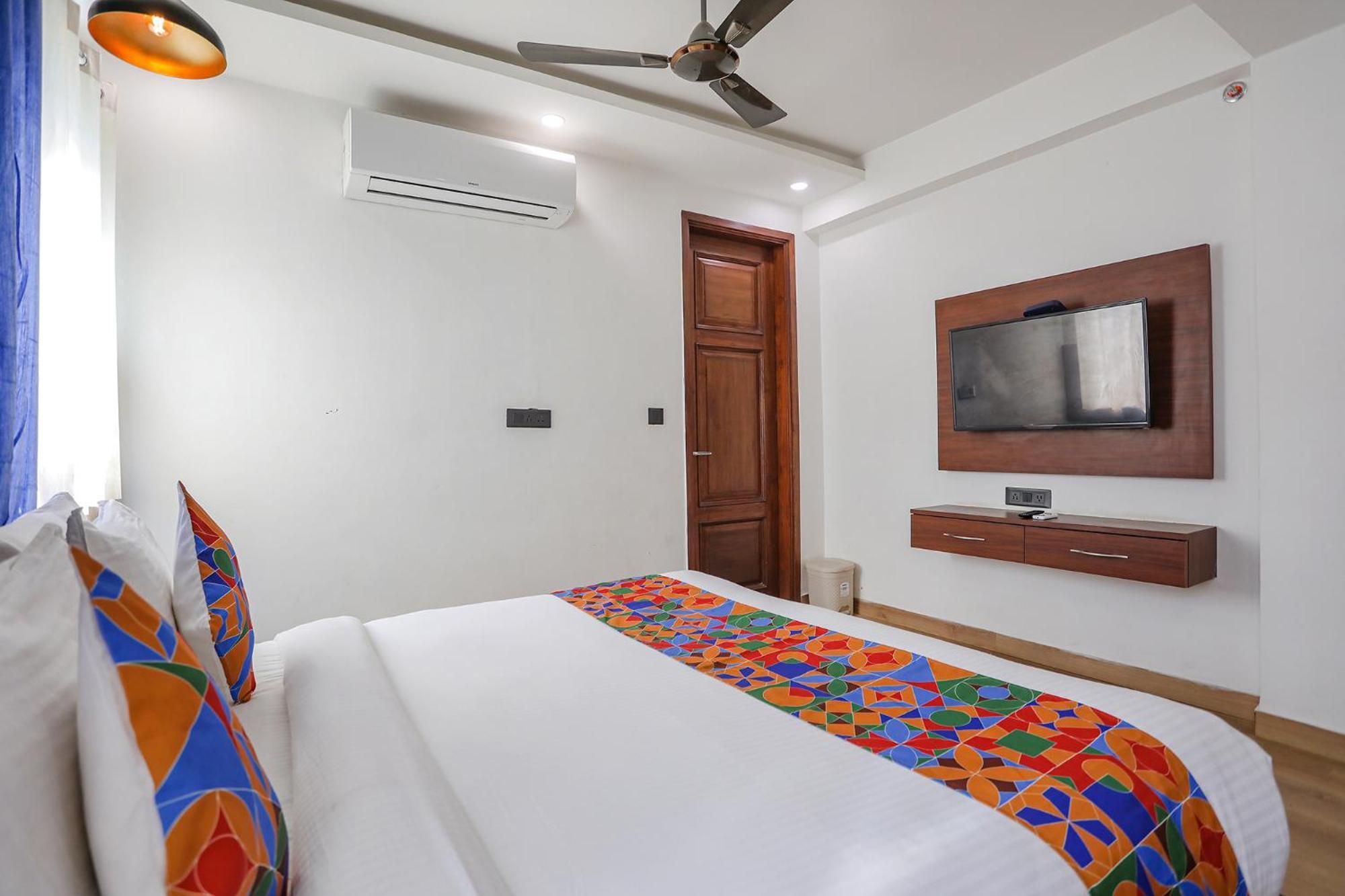 Fabhotel Rs Golden - Nr Nehru Place Market Hotel