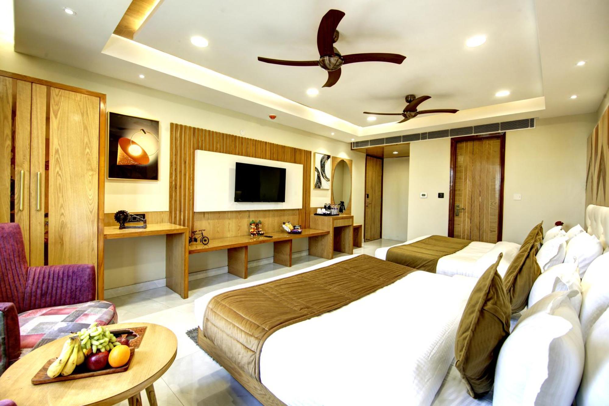 The Leena Interntional-Traveller'S Choice Top Winner 2025 Hotel New Delhi