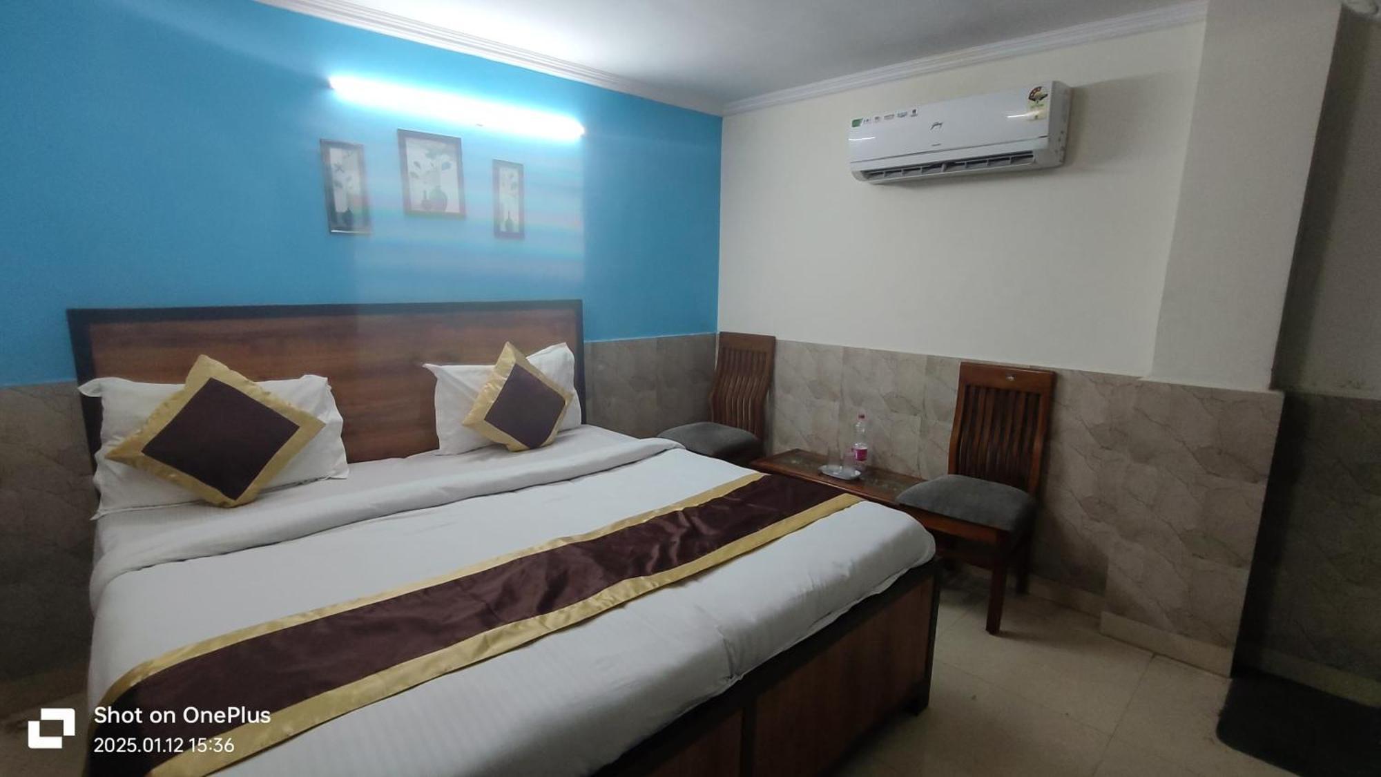Hotel Moon Chanakyapuri Satya Niketan- Couple Friendly 3* New Delhi