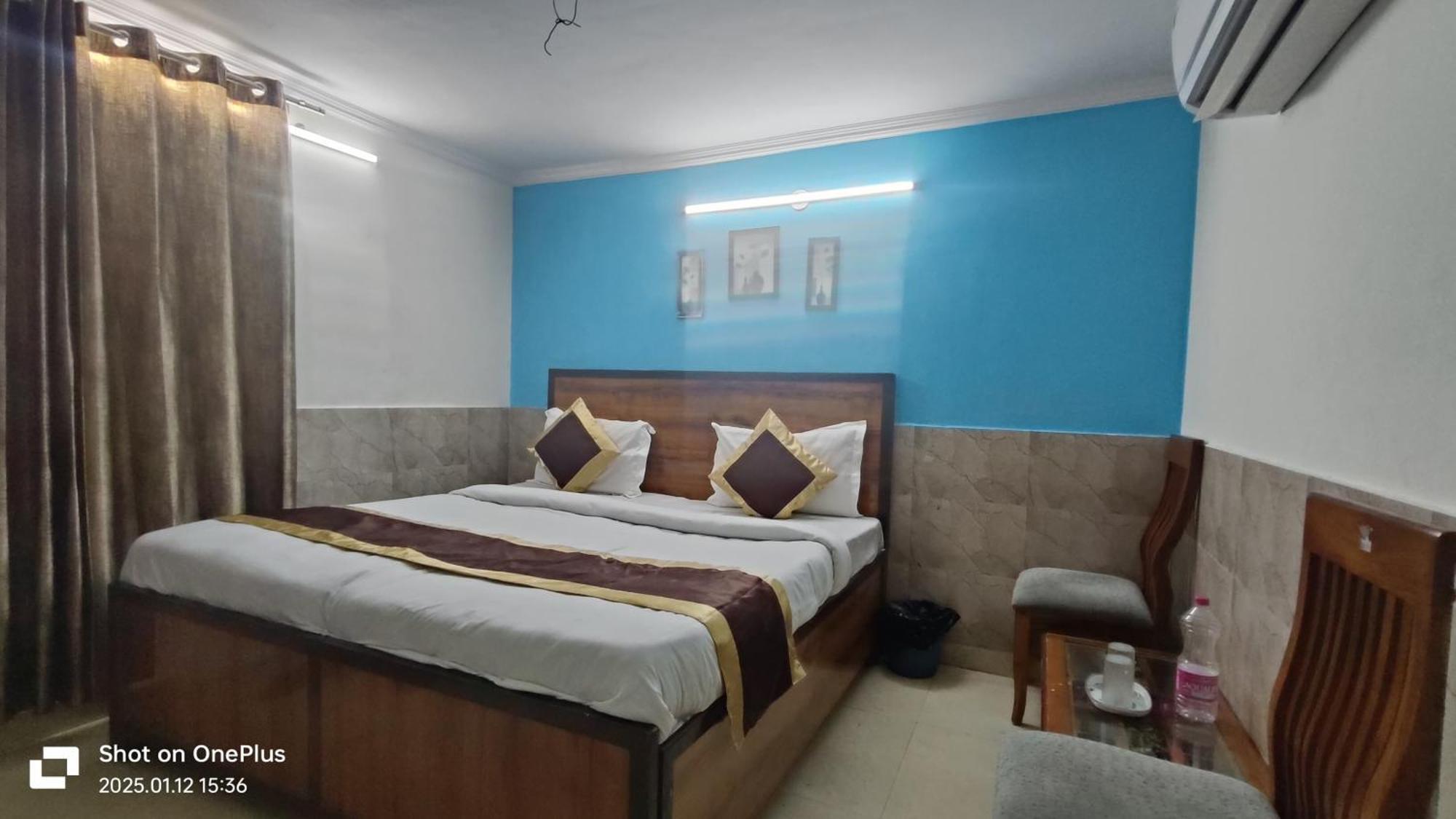 Hotel Moon Chanakyapuri Satya Niketan- Couple Friendly Hotel New Delhi