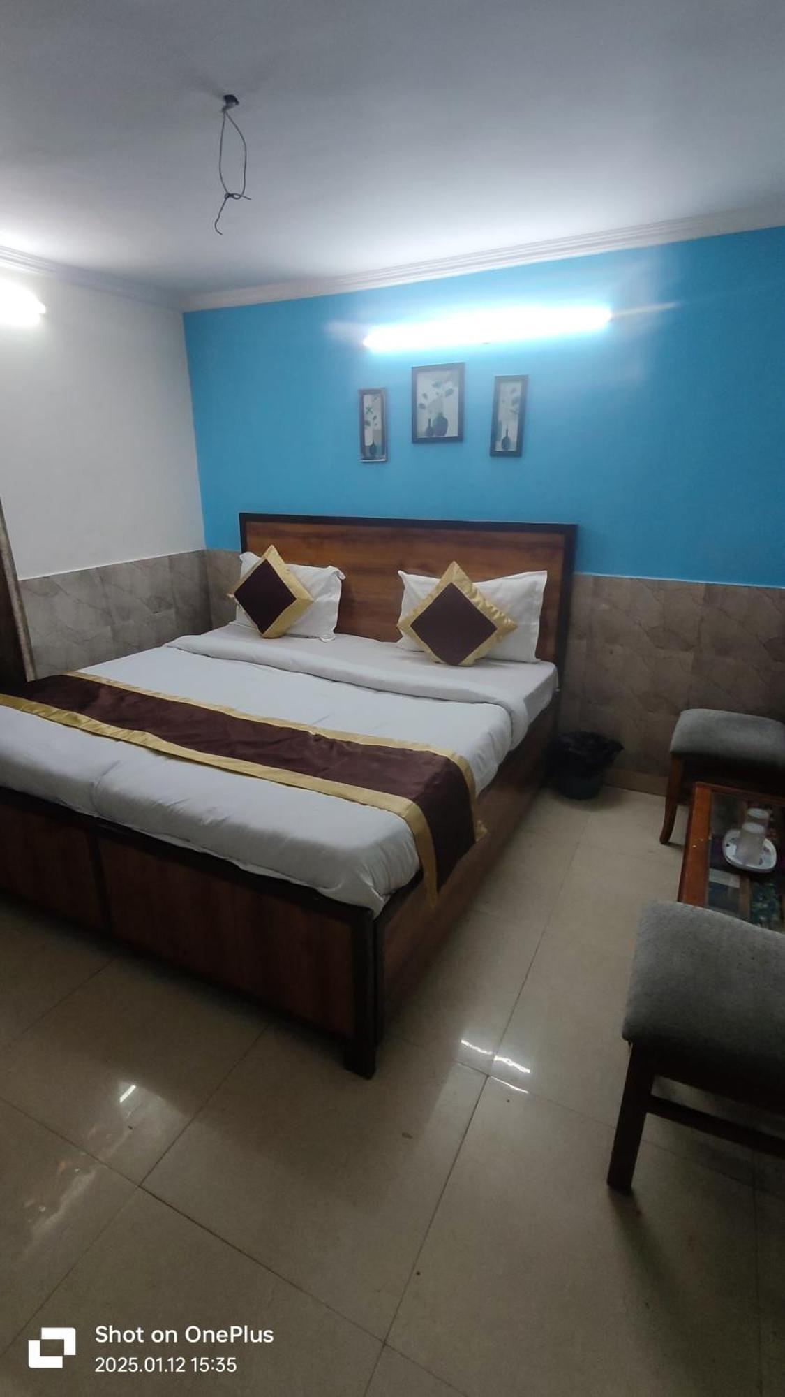 Hotel Hotel Moon Chanakyapuri Satya Niketan- Couple Friendly New Delhi