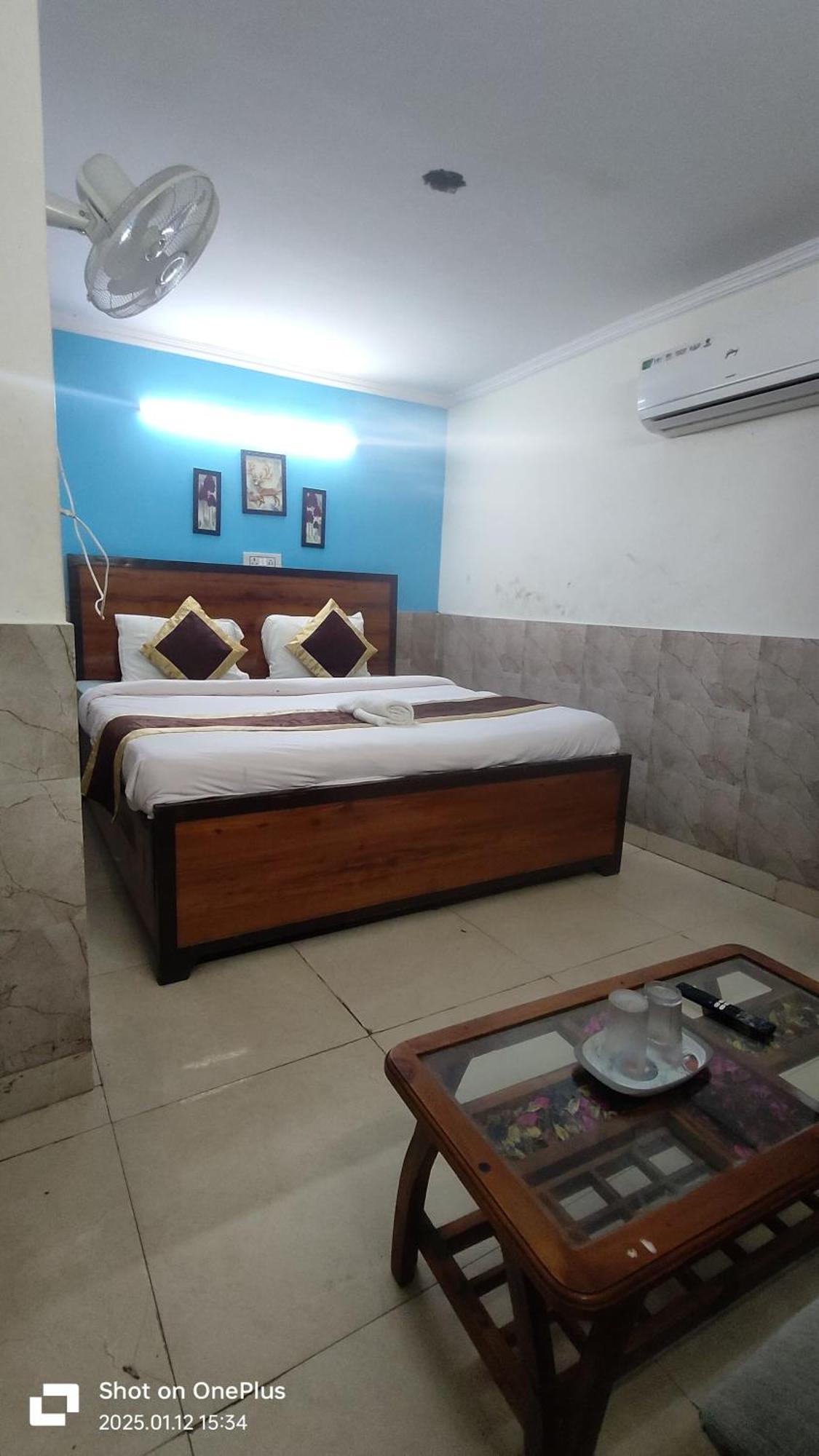 Hotel Hotel Moon Chanakyapuri Satya Niketan- Couple Friendly 3*