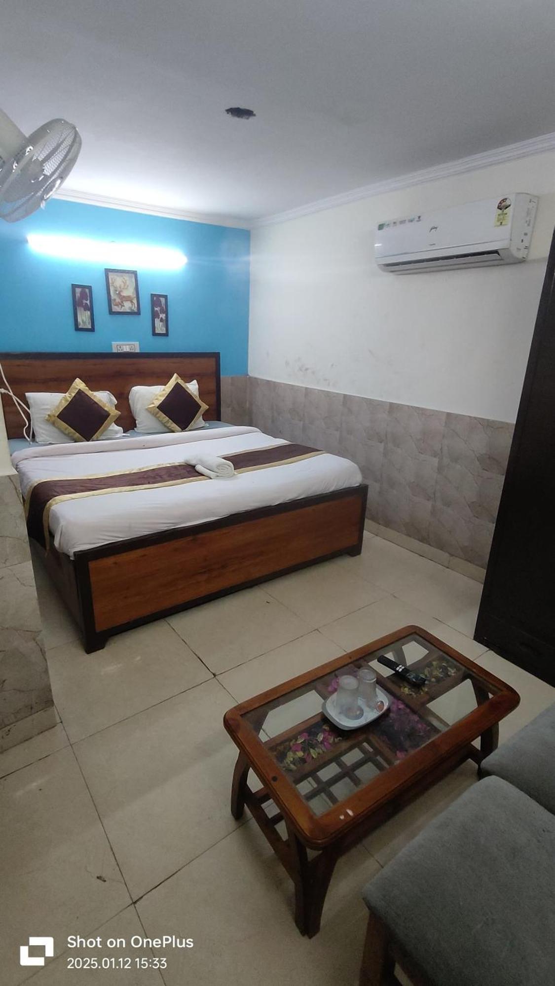 Hotel Moon Chanakyapuri Satya Niketan- Couple Friendly Hotel