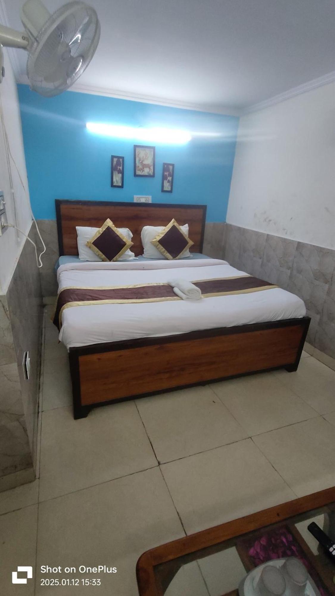 Hotel Moon Chanakyapuri Satya Niketan- Couple Friendly Hotel