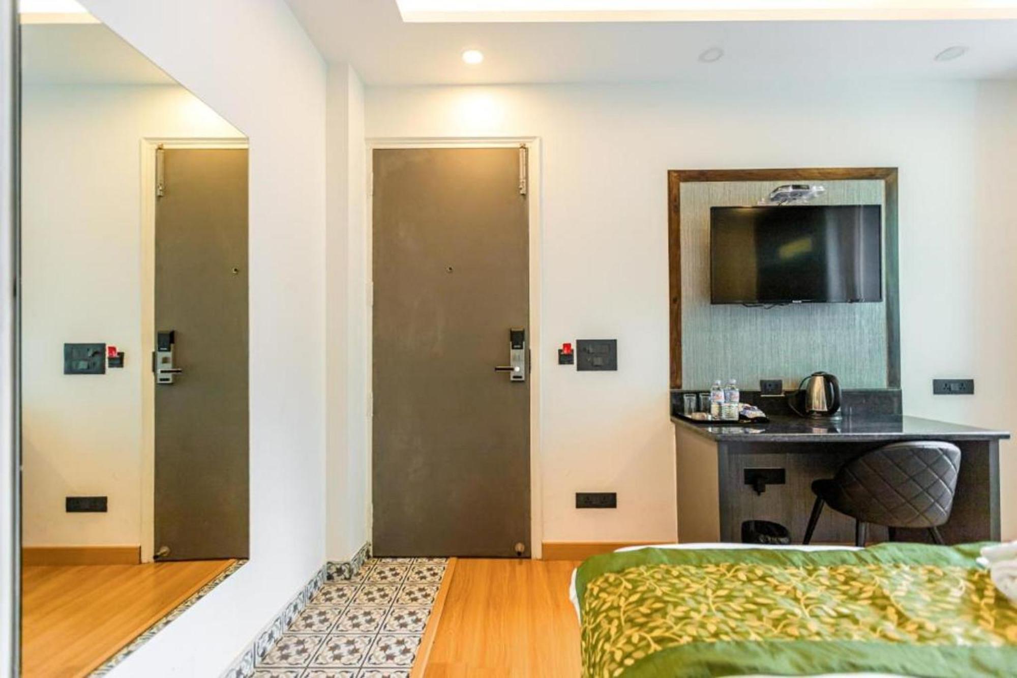 Mayur C R Park - Greater Kailash Hotel