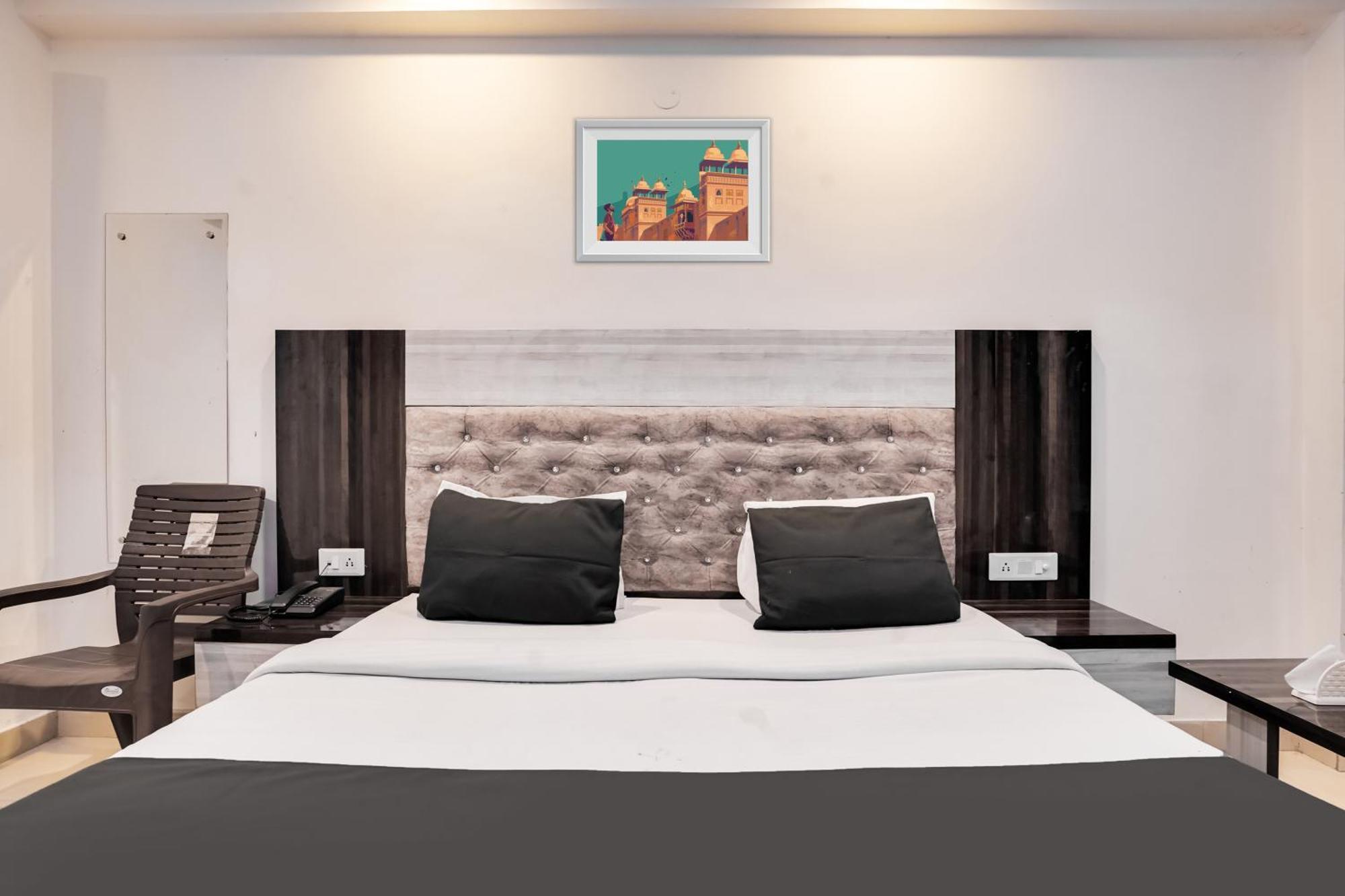 Hotel O Tavish 3*