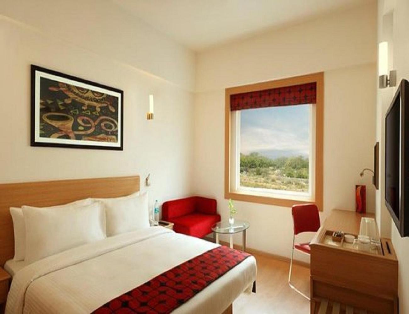 Hotel Tu Casa International Near Delhi Airport 4*