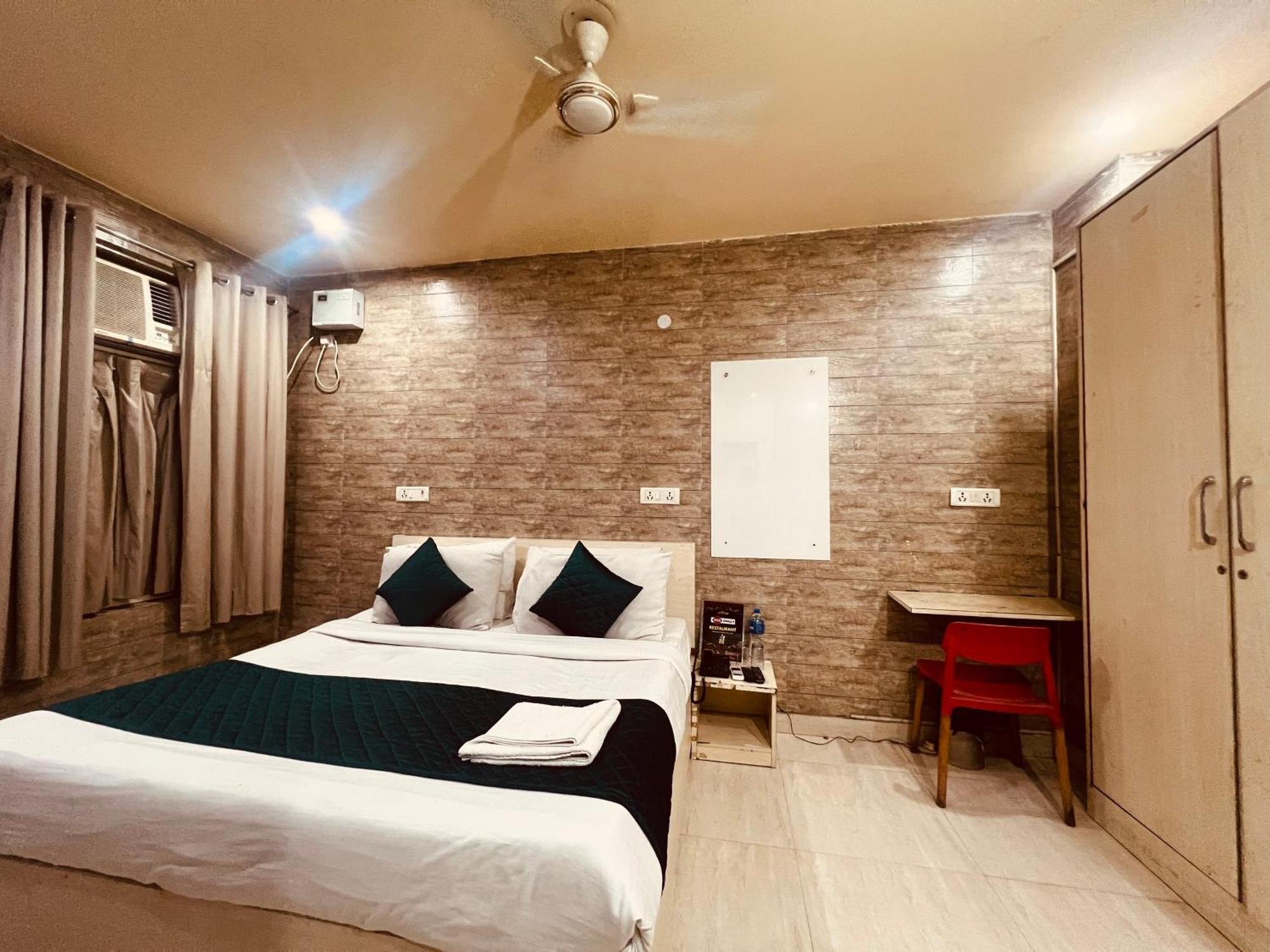 Red Chilly Near Model Town Delhi Metro Station Hotel 3*