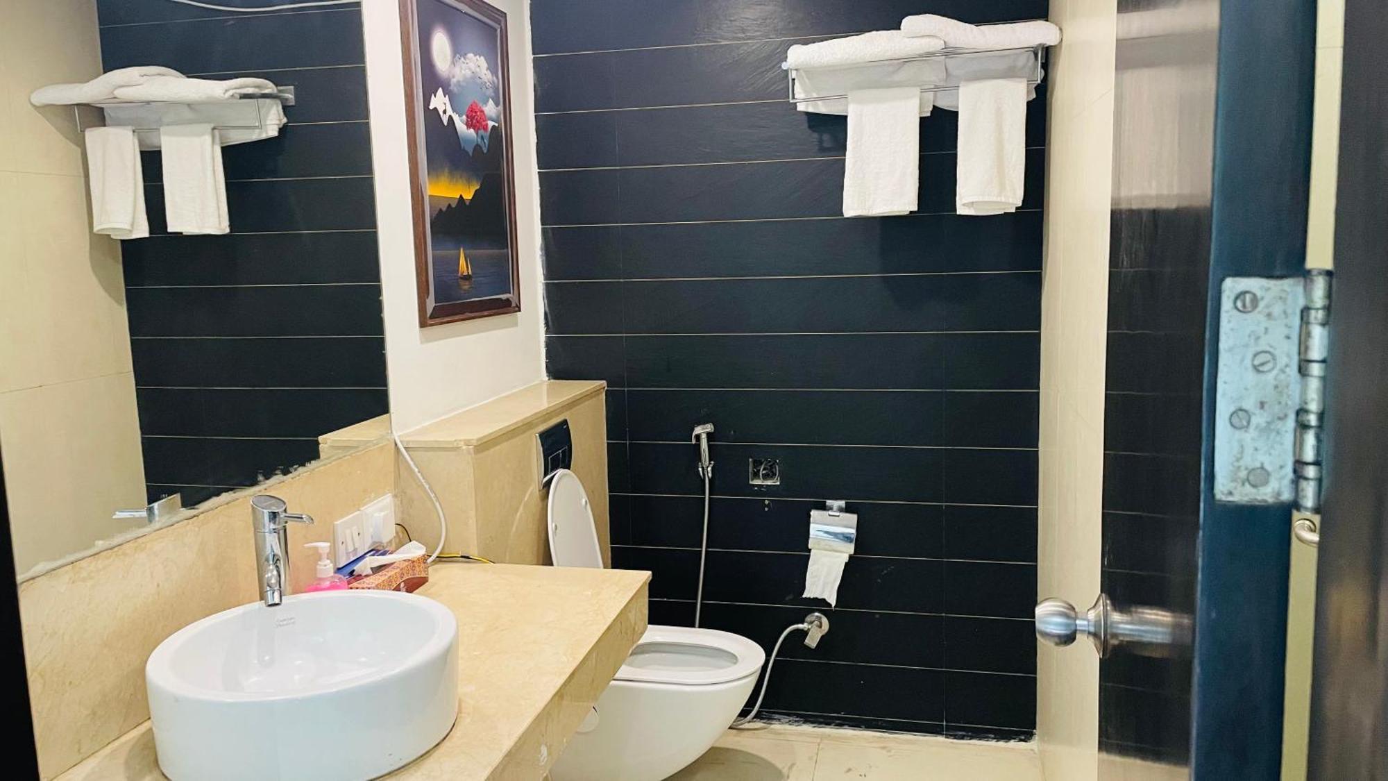 Saltstayz Select - Malcha & Chankyapuri Hotel 4*