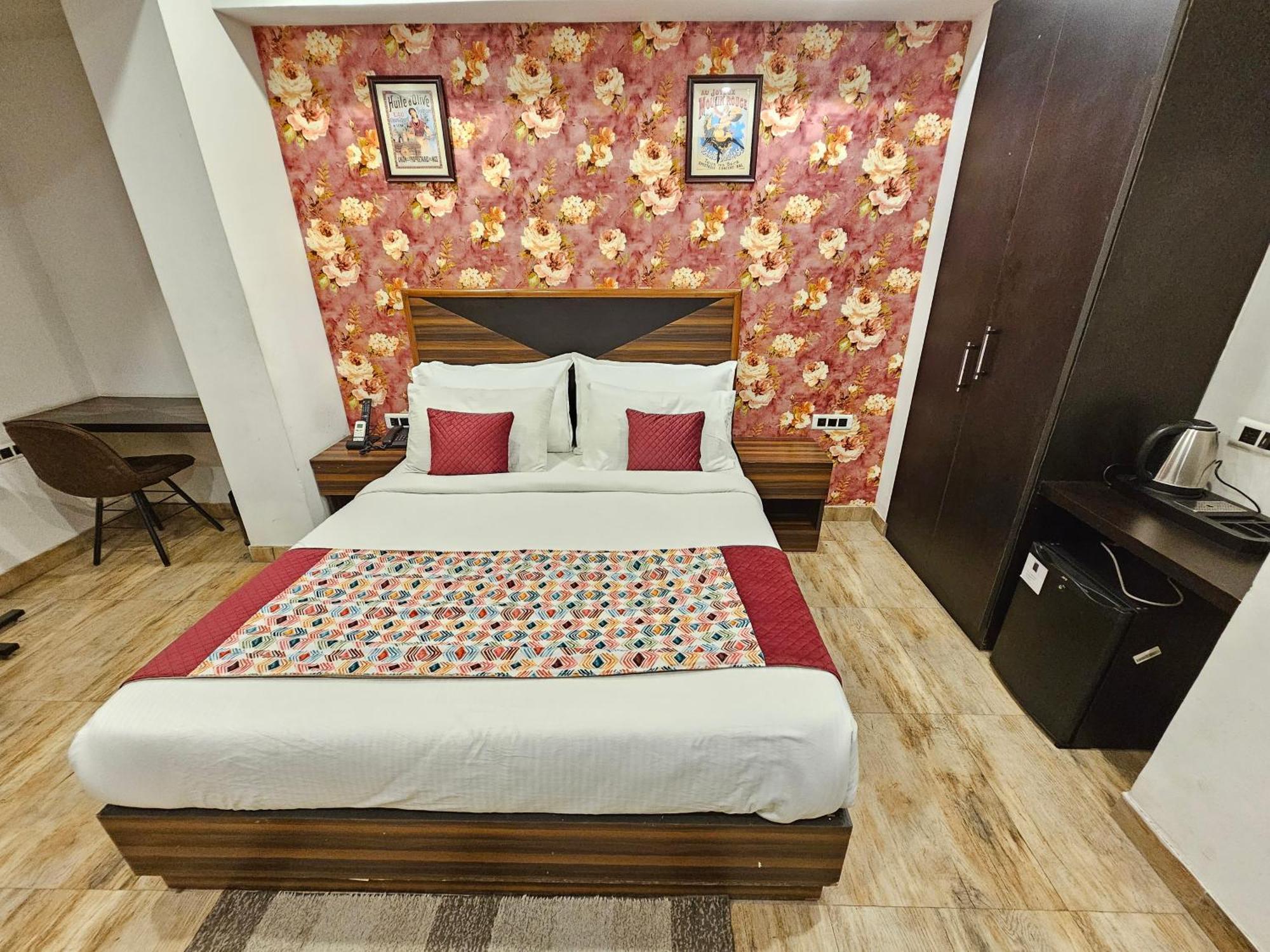 Hotel Linda Near International Airport By La Casa 4*