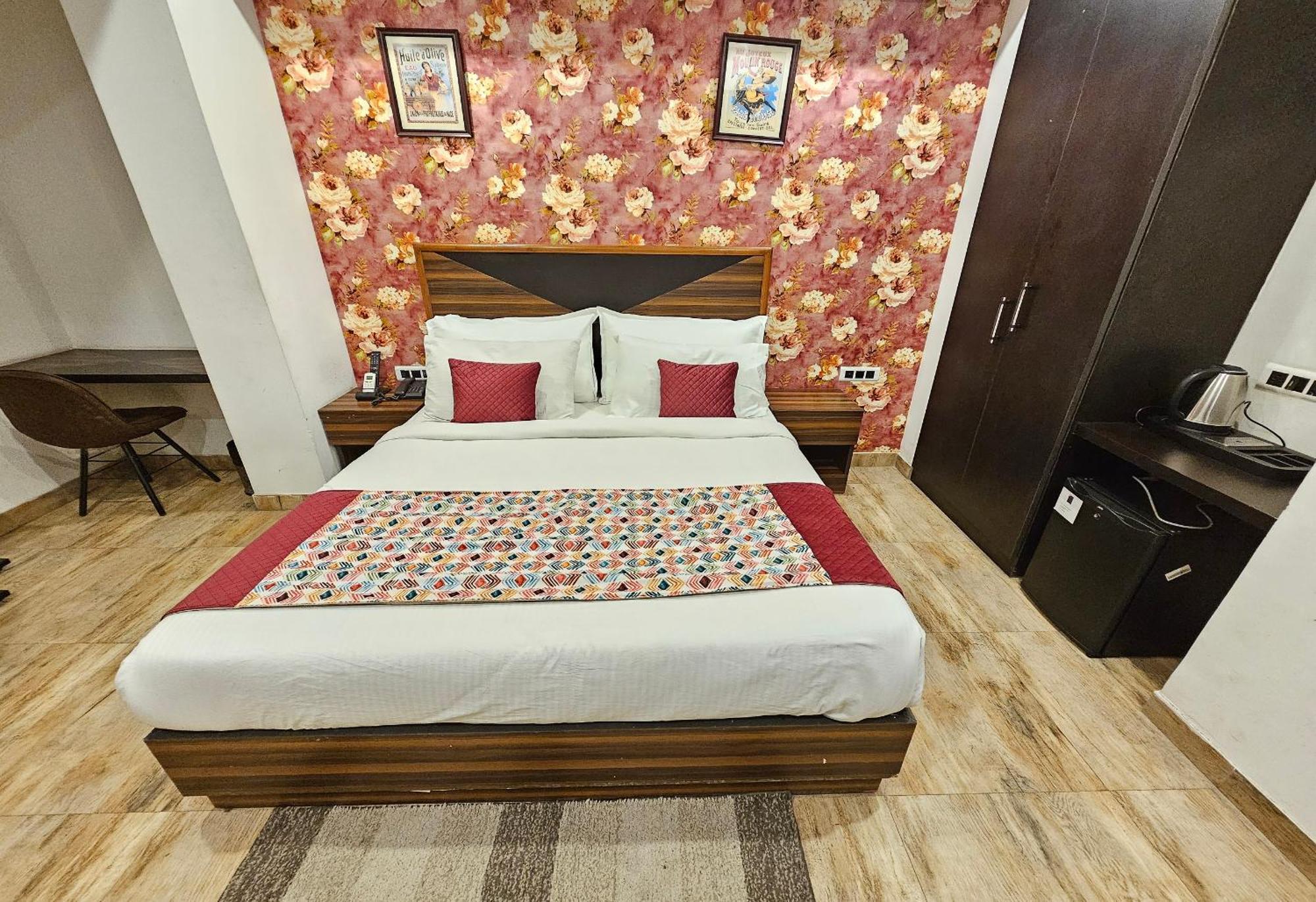 Hotel Linda Near International Airport By La Casa New Delhi
