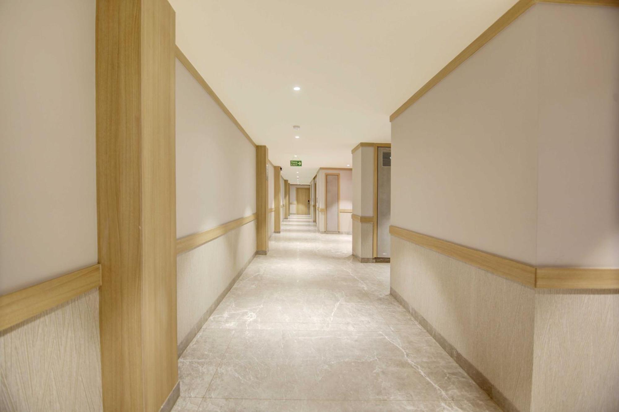 Hotel East Park 4*