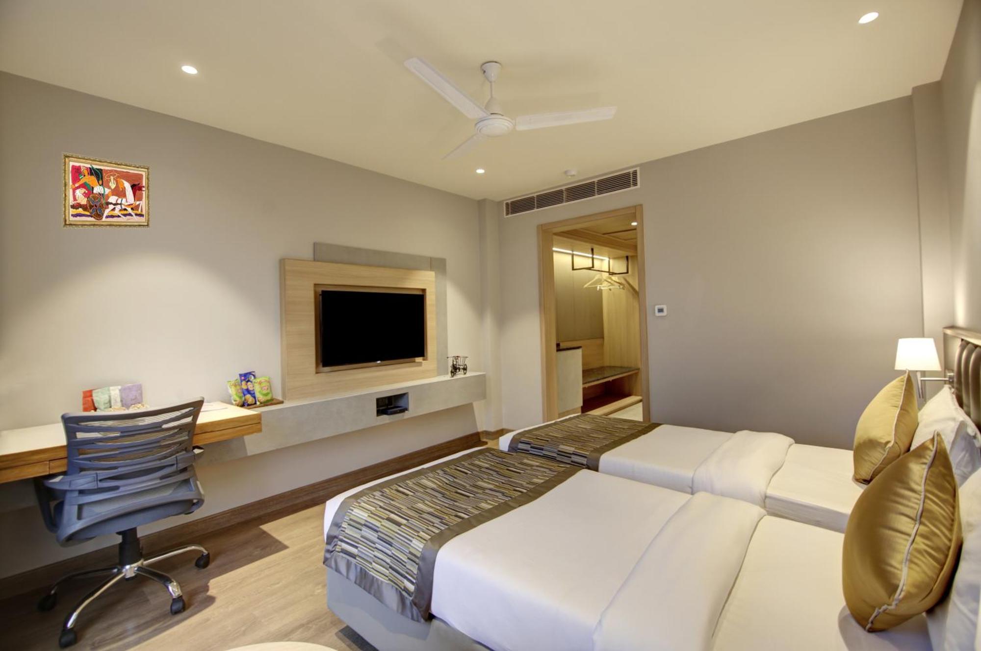 Hotel East Park 4*