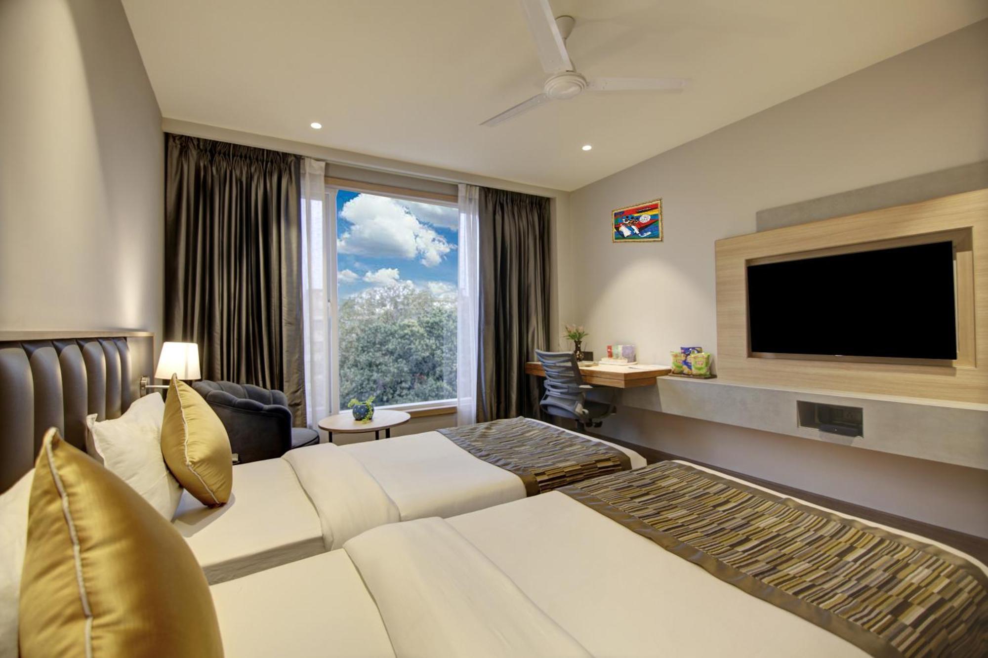 East Park Hotel 4*