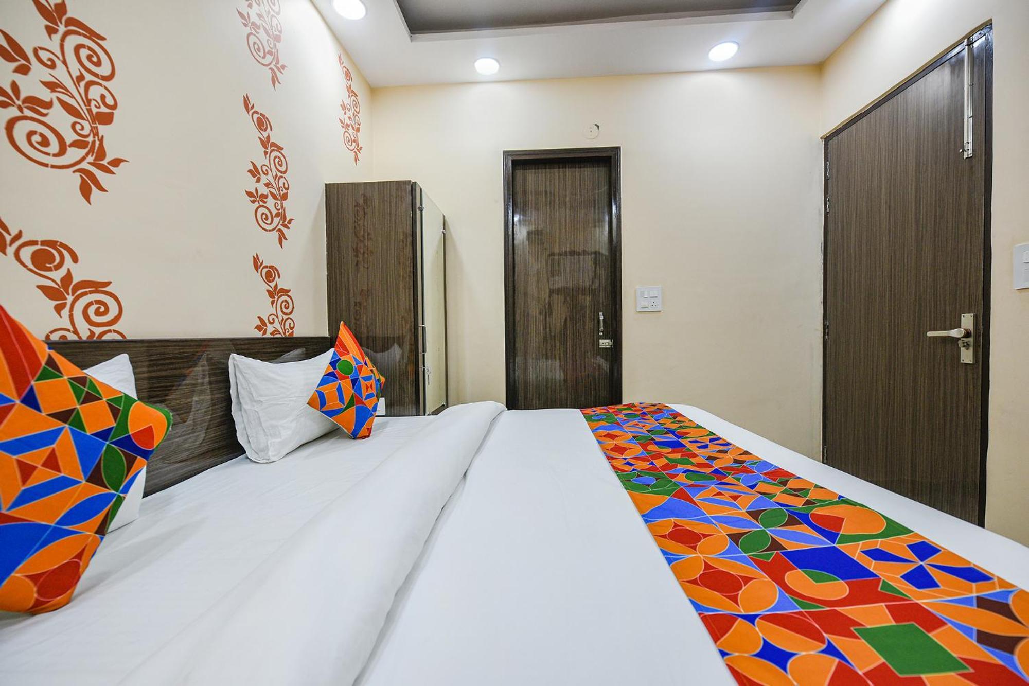 Fabexpress Unicon Hotel New Delhi