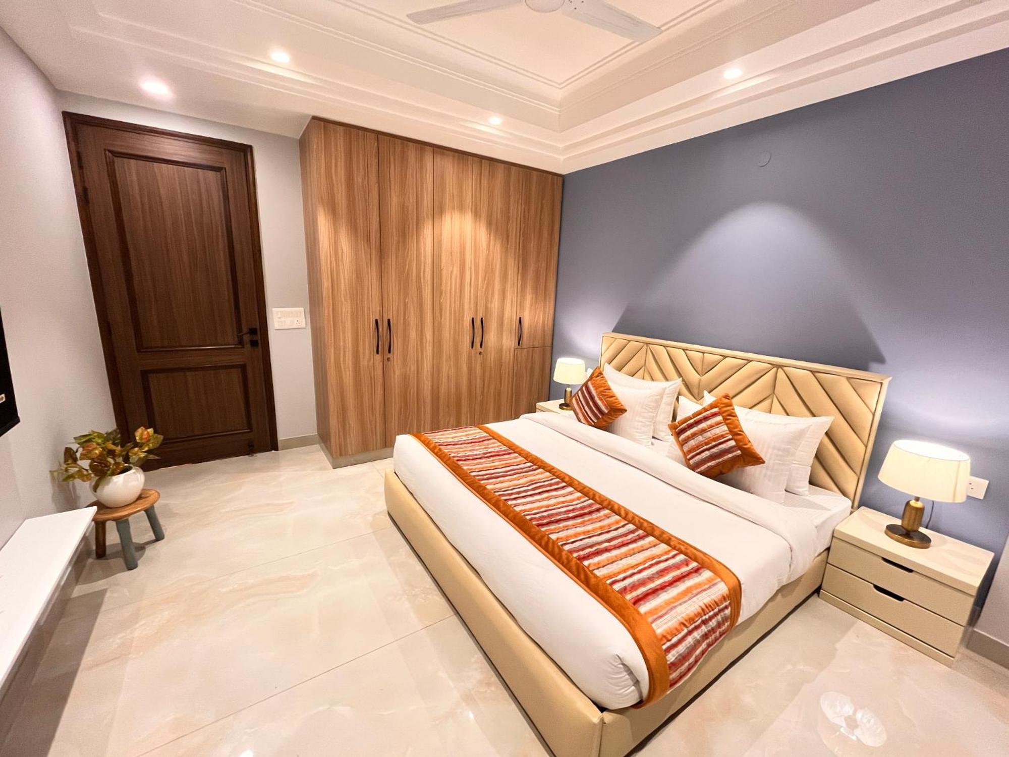 Hotel South Ex Residency - South Ex Near Aiims Delhi - Couple Friendly 3*