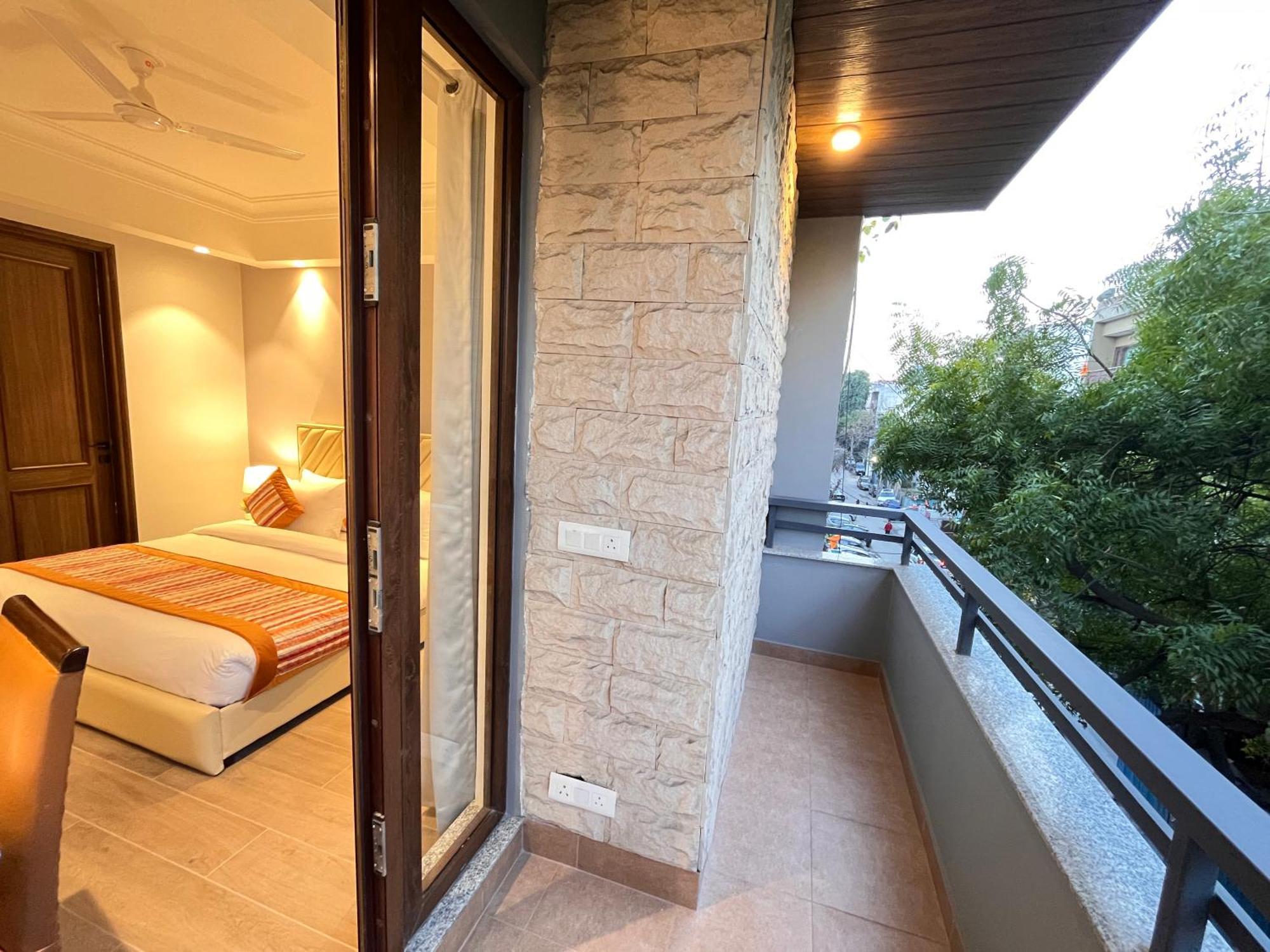 South Ex Residency - South Ex Near Aiims Delhi - Couple Friendly Hotel
