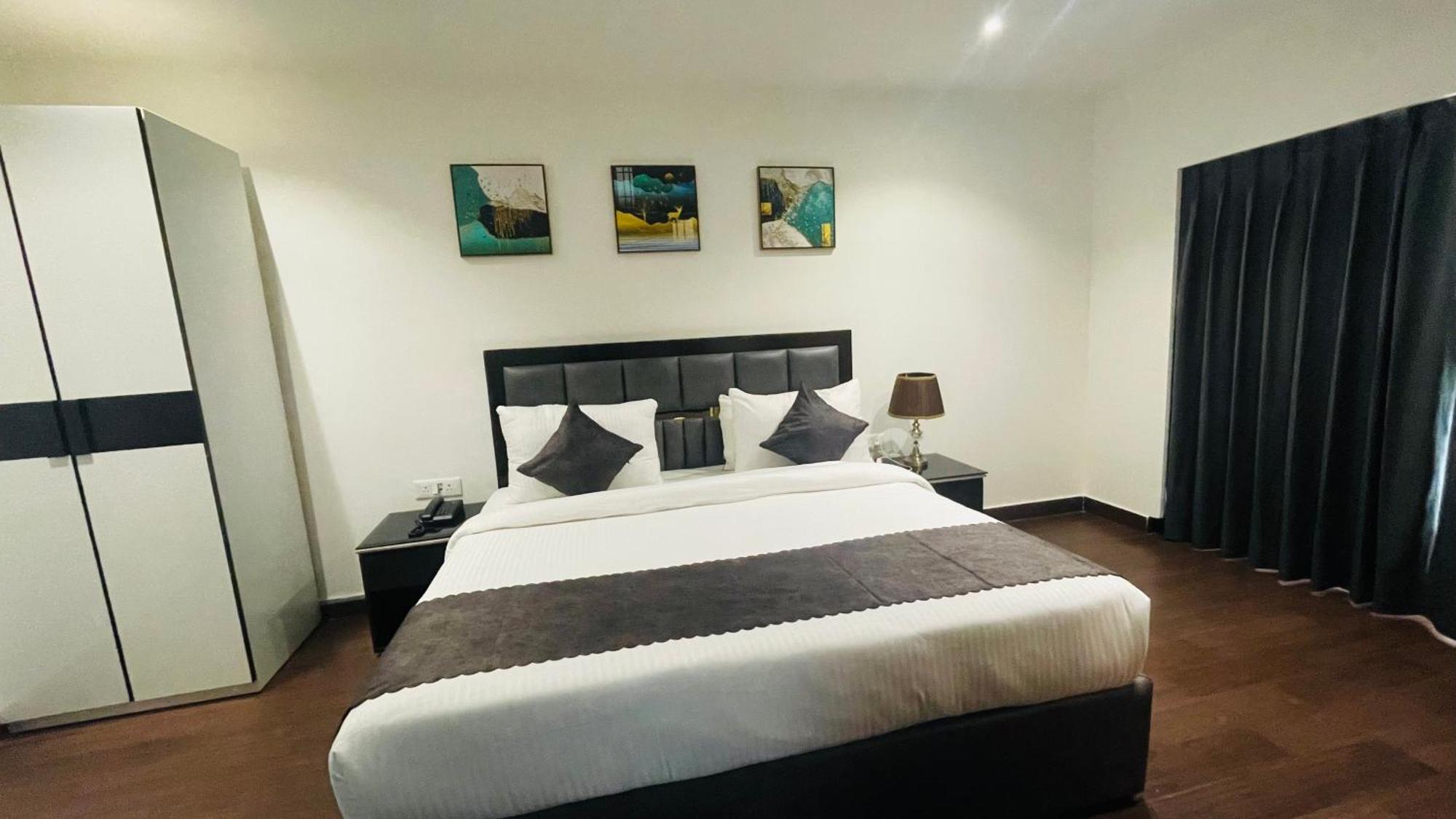 Hotel Saltstayz Select - Malcha & Chankyapuri 4*