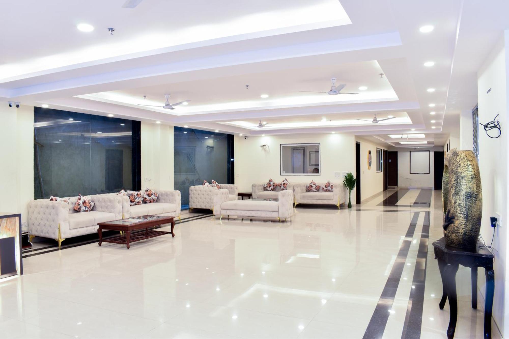 Yash Palace Hotel 3*