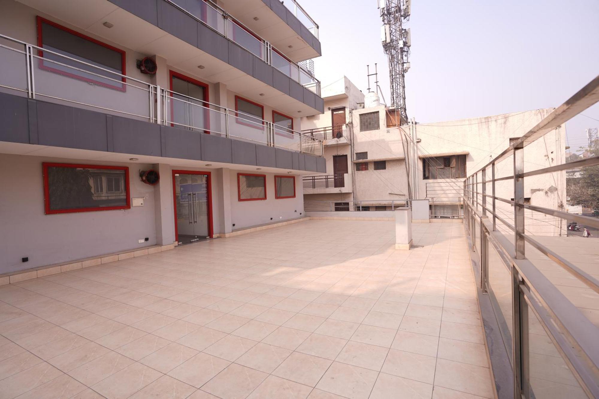 Hotel Lyf Corporate - Kirti Nagar 3*